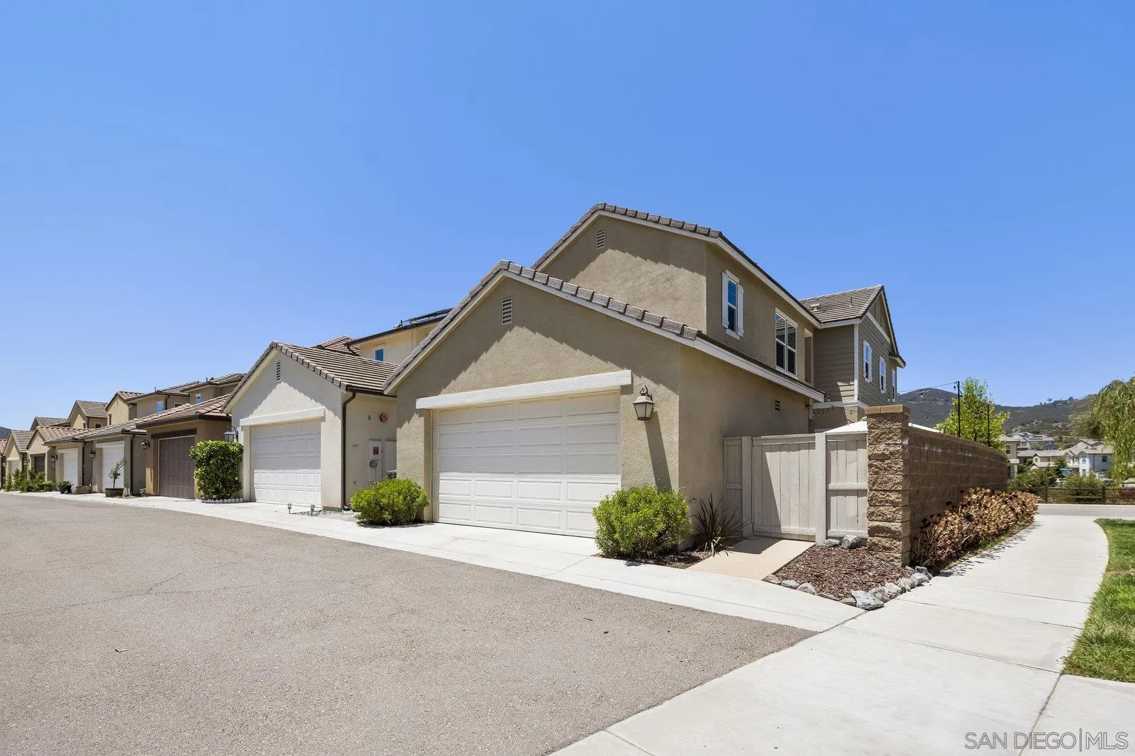 https://cdn.realtyfeed.com/cdn/127/250035193/ce2fed711811ef25cd733eb3804f1d30.webp