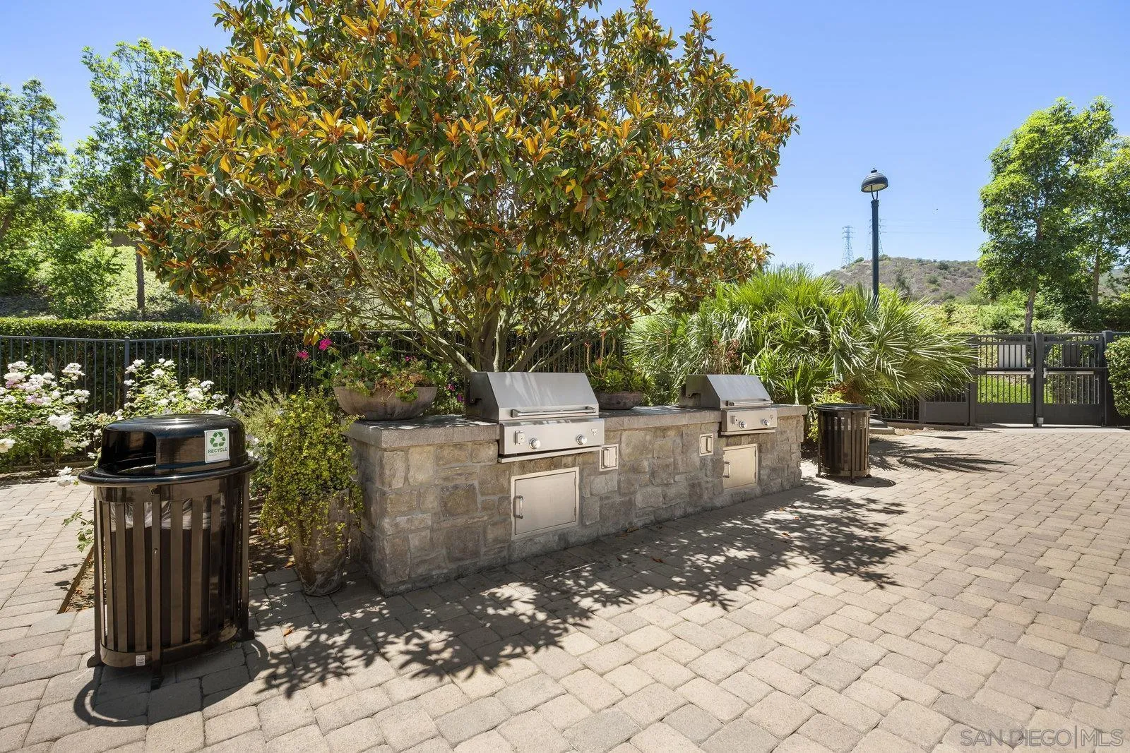 https://cdn.realtyfeed.com/cdn/127/250035193/d6df3e63afb339aa0c7836d198c8c790.webp