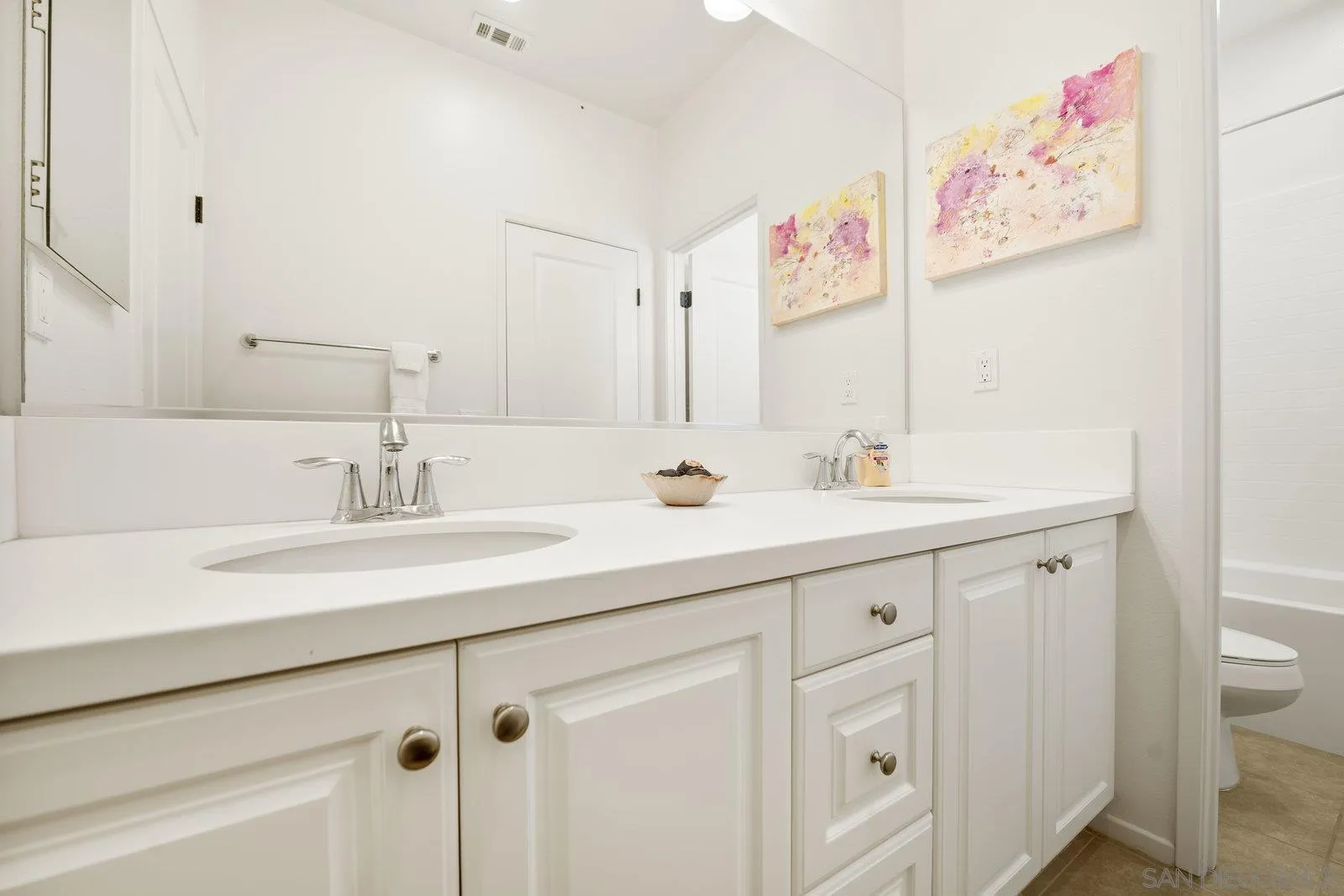 https://cdn.realtyfeed.com/cdn/127/250035193/ea966165d97e311ffac332f4653fe063.webp