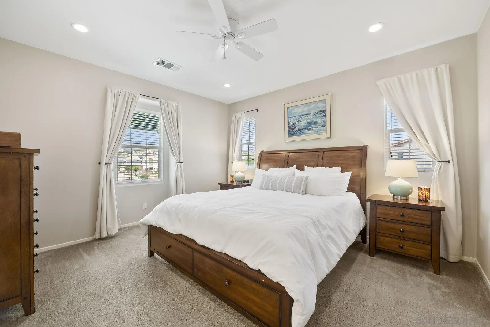 https://cdn.realtyfeed.com/cdn/127/250035193/f86829337c7bb02d7652841ae6b8dacb.webp