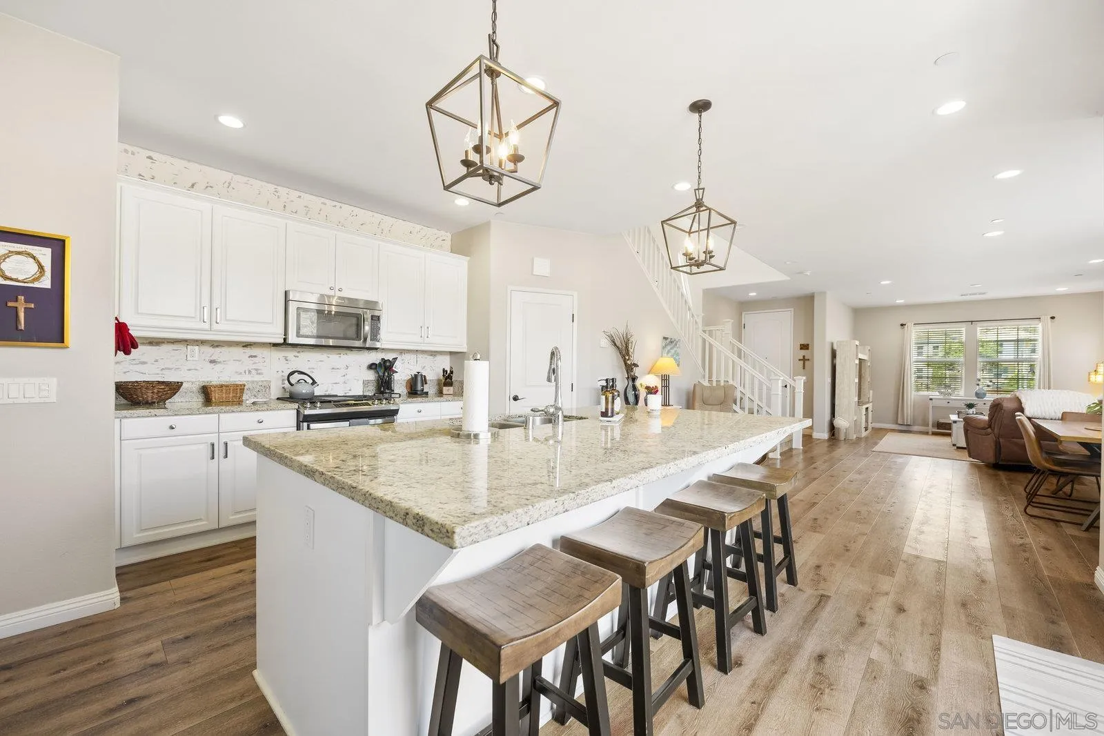 https://cdn.realtyfeed.com/cdn/127/250035193/ff19dea05cff9352d76677ddf5b50cd5.webp