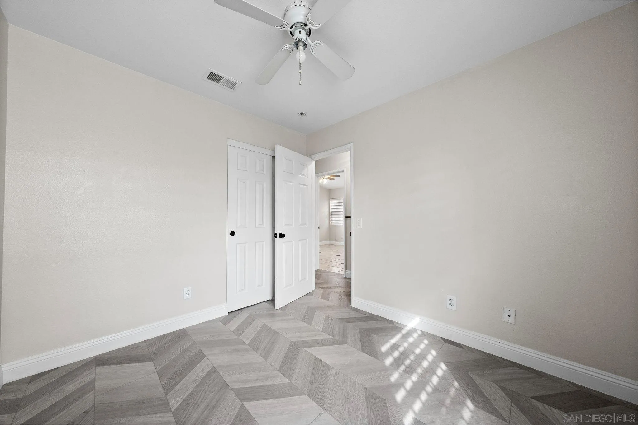 https://cdn.realtyfeed.com/cdn/127/250035195/a79b7e5c1ba6e97c8e53aa138a1dc263.webp