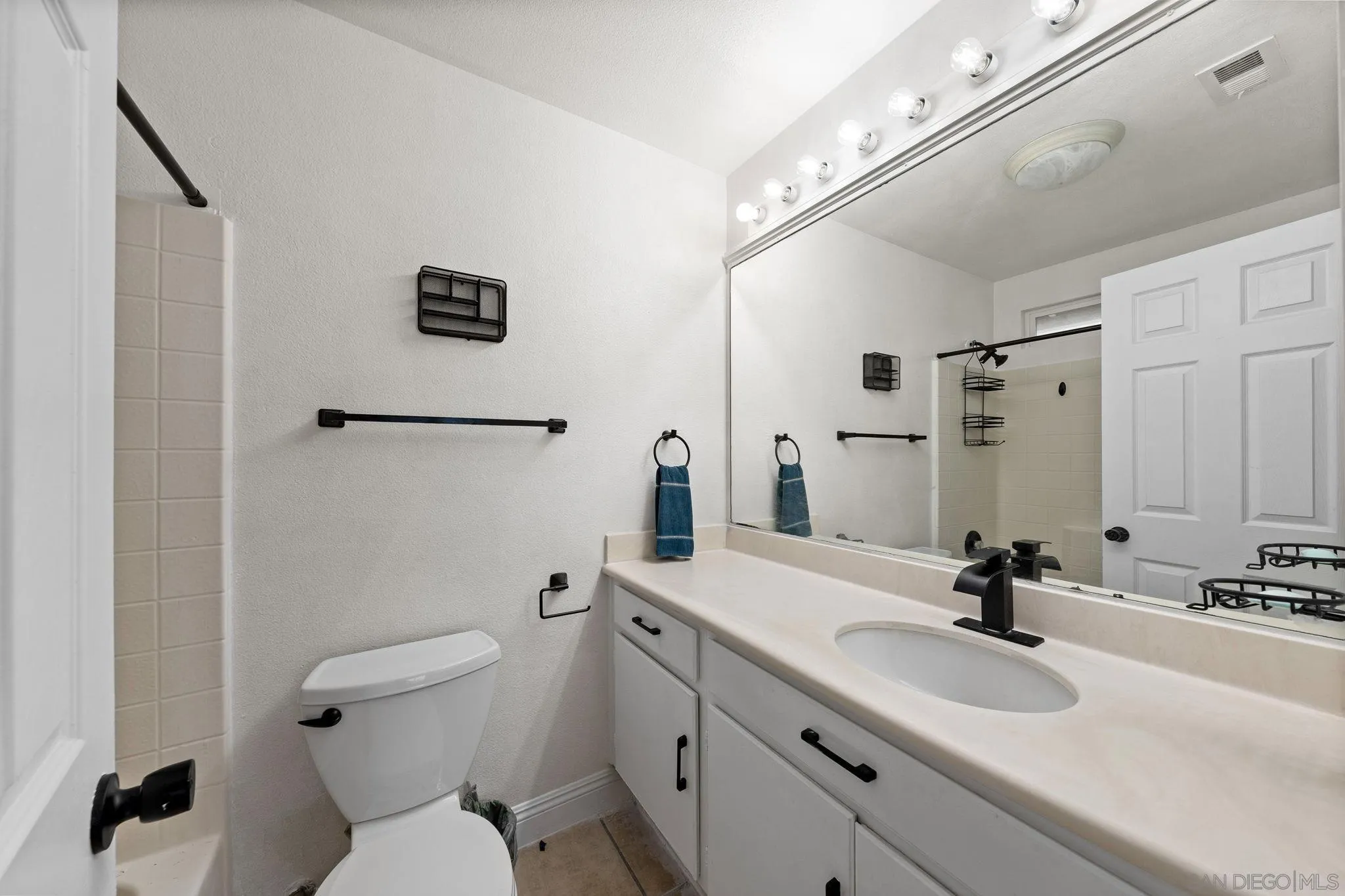 https://cdn.realtyfeed.com/cdn/127/250035195/c21d8e62b4b6455ceb929b209740b697.webp