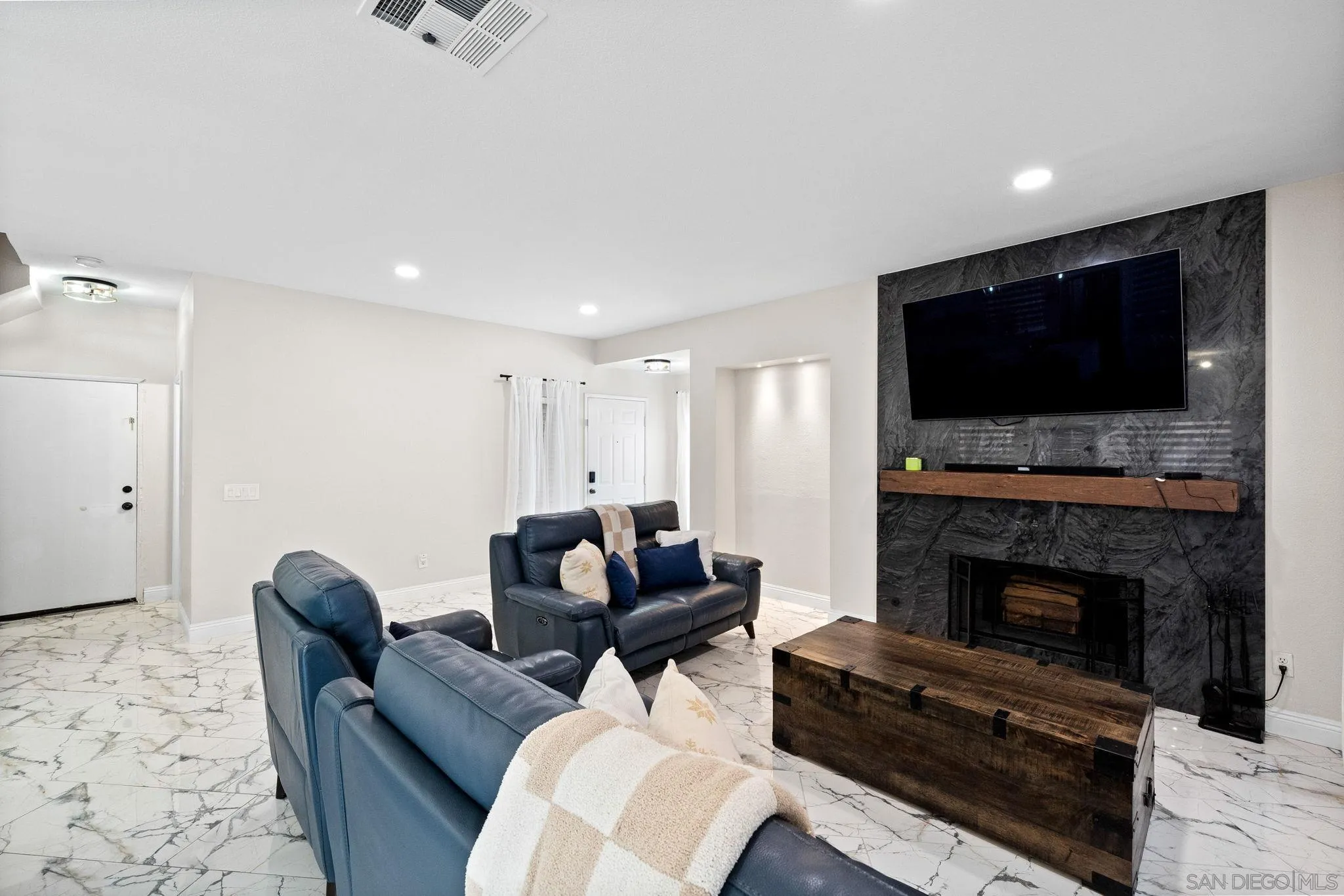 https://cdn.realtyfeed.com/cdn/127/250035195/e26f998c6b0e63f2d74d544004dfa134.webp