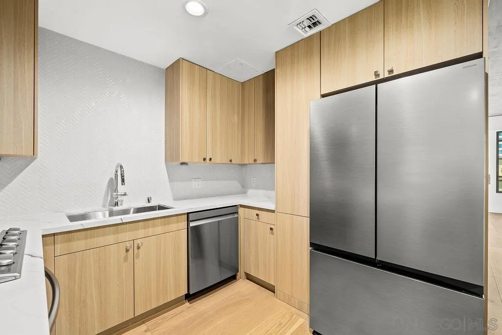 Photo #5: 250035196 Listing 