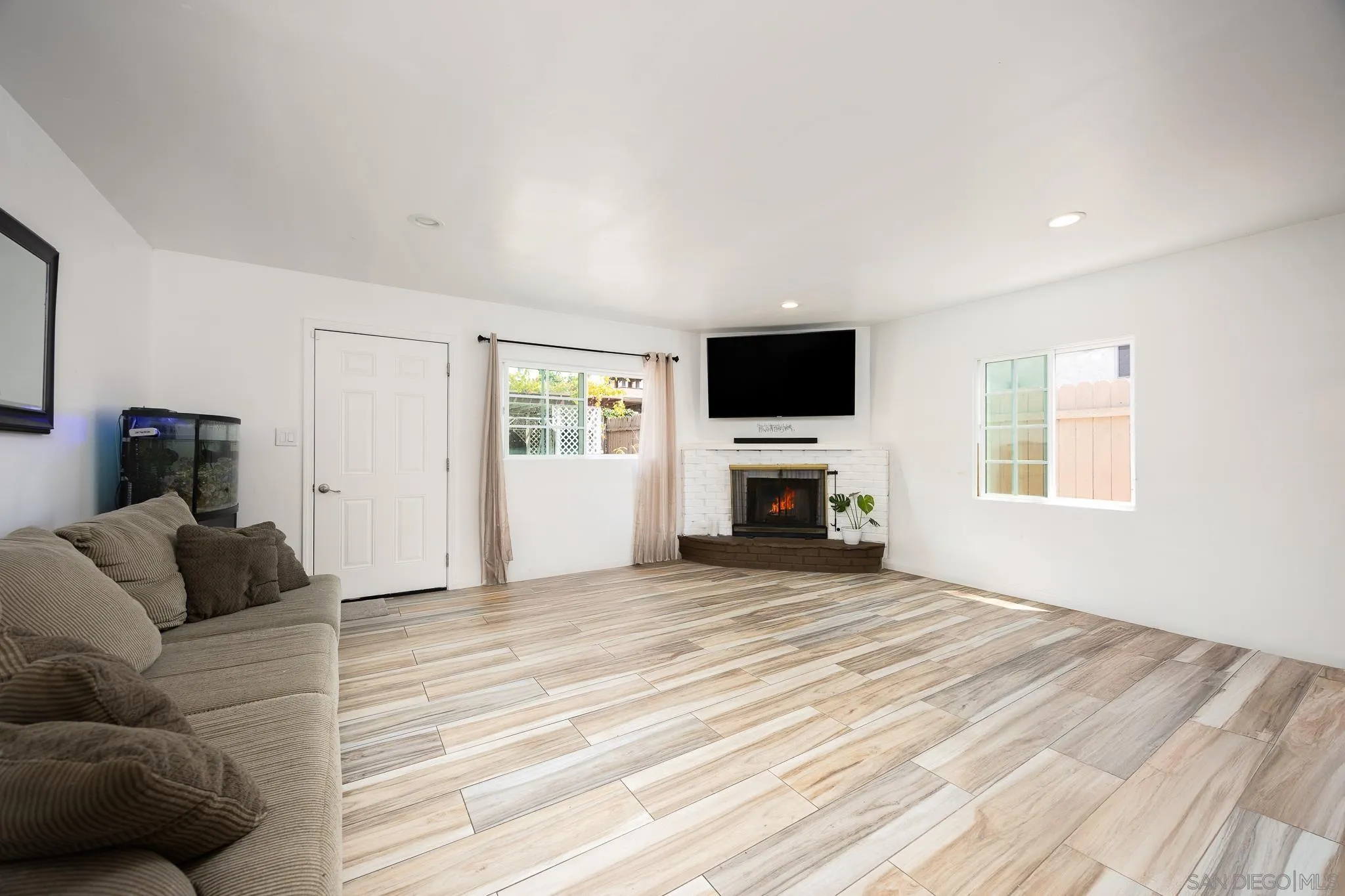 https://cdn.realtyfeed.com/cdn/127/250035208/18ddf6997da2cddc4fb69131b0fc1266.webp