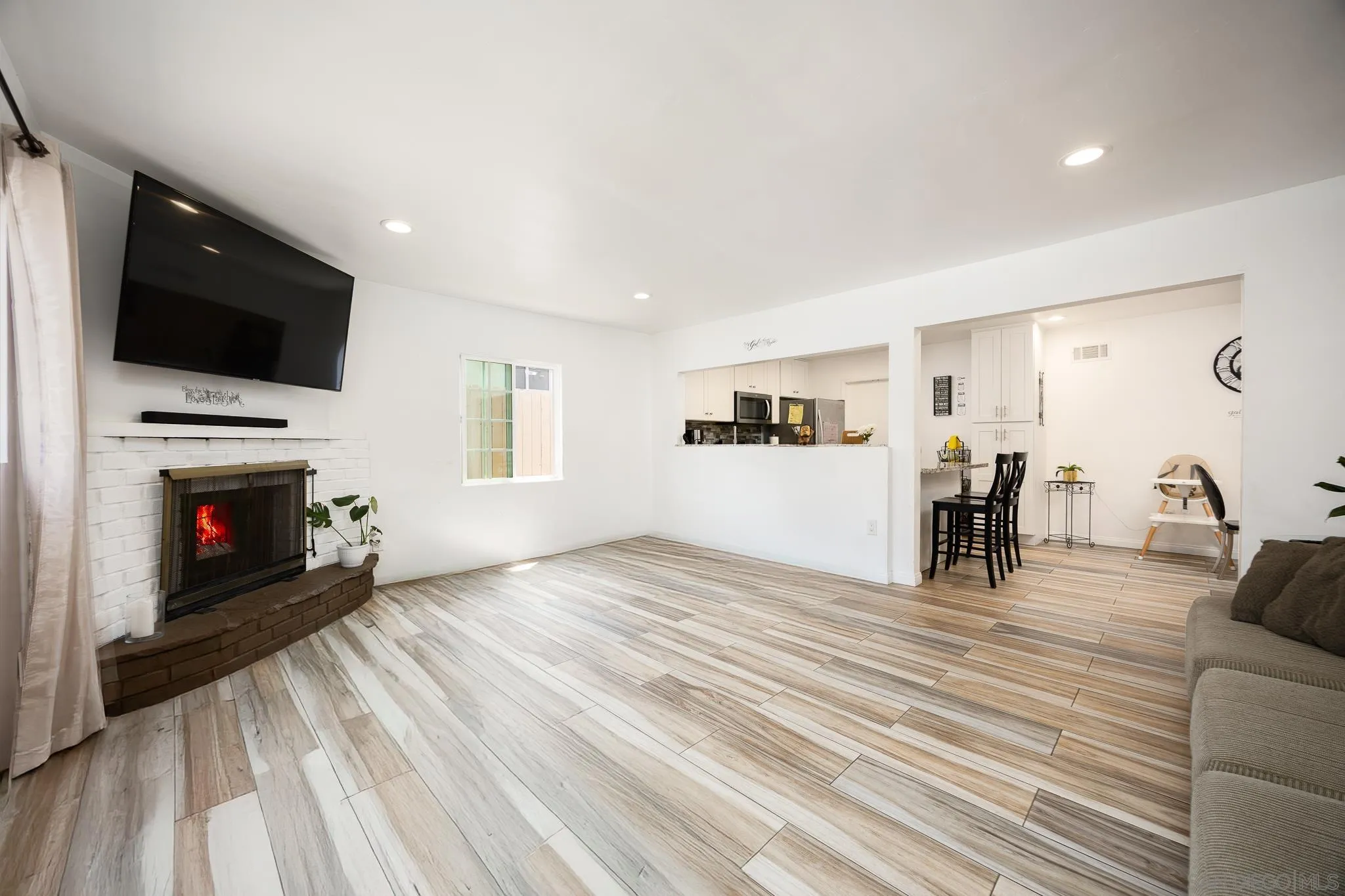 https://cdn.realtyfeed.com/cdn/127/250035208/562de37009b551b5b622b7341b9023d7.webp