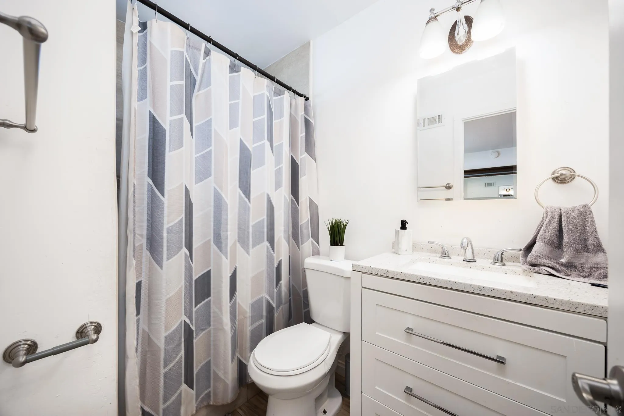 https://cdn.realtyfeed.com/cdn/127/250035208/6aa544c57d8c49d559fff00cd9806725.webp