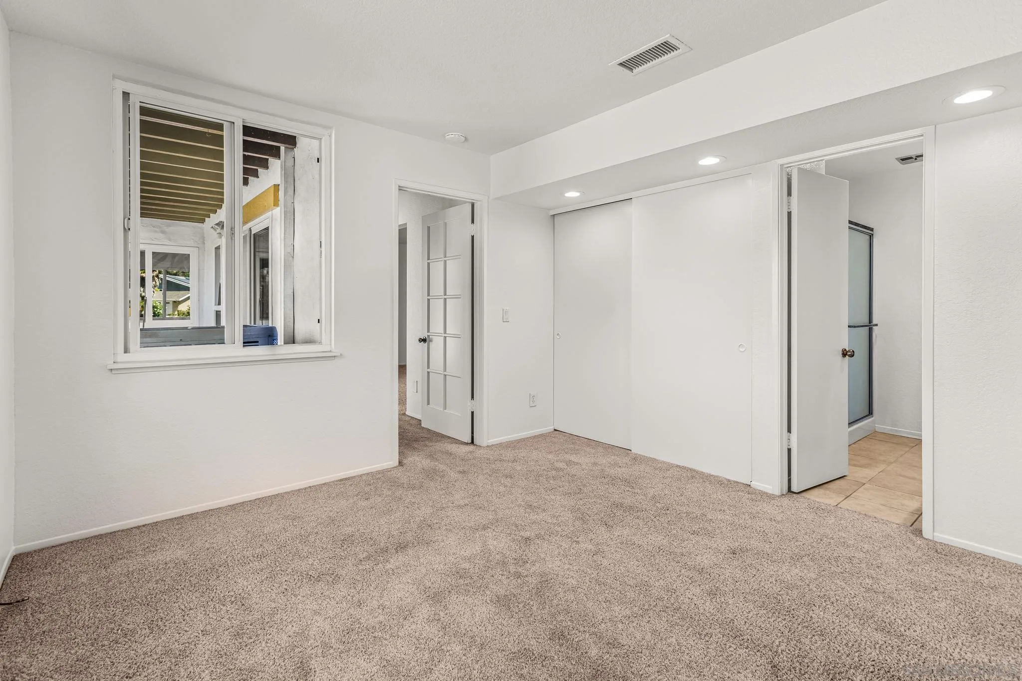 https://cdn.realtyfeed.com/cdn/127/250035217/37edab5a0381cb437393d9717a37440f.webp