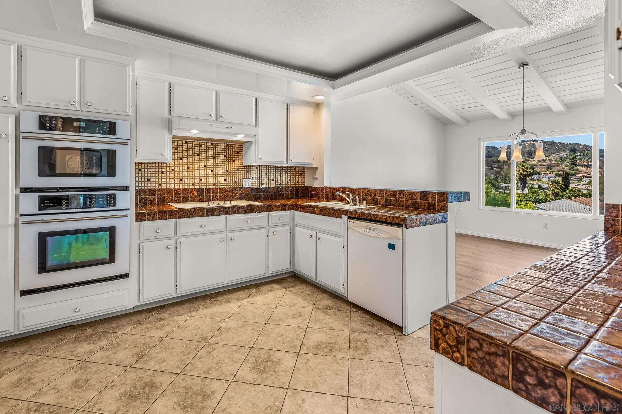https://cdn.realtyfeed.com/cdn/127/250035217/38394b50013f2c66318d77cd11618932.webp