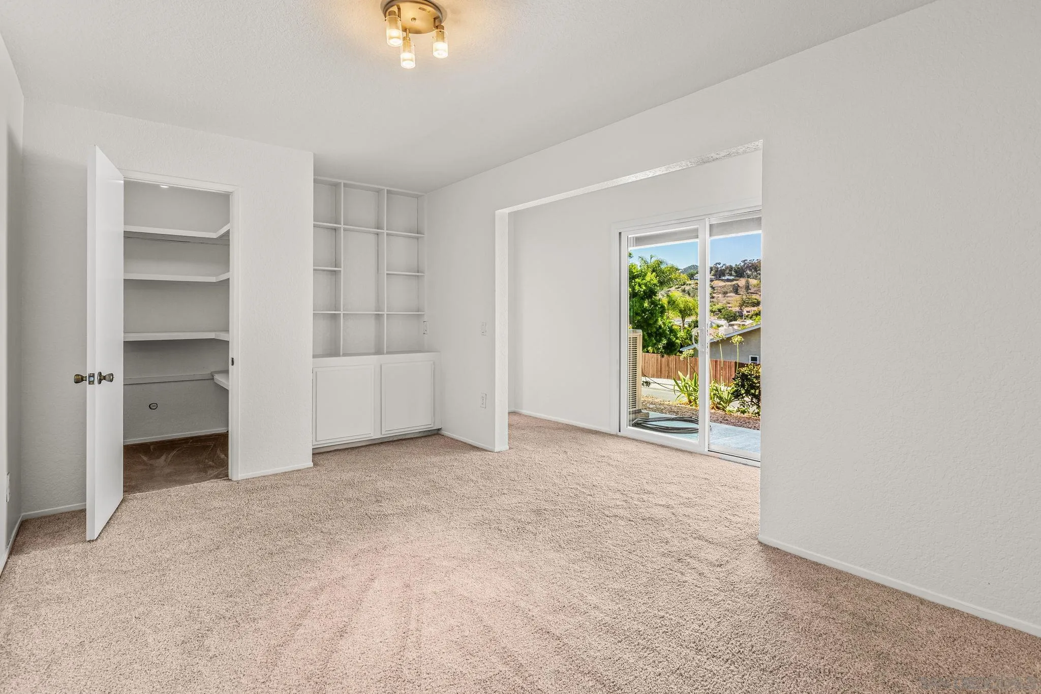 https://cdn.realtyfeed.com/cdn/127/250035217/6bc1bbe1b130c60c3c7418e9b3d7b5d7.webp