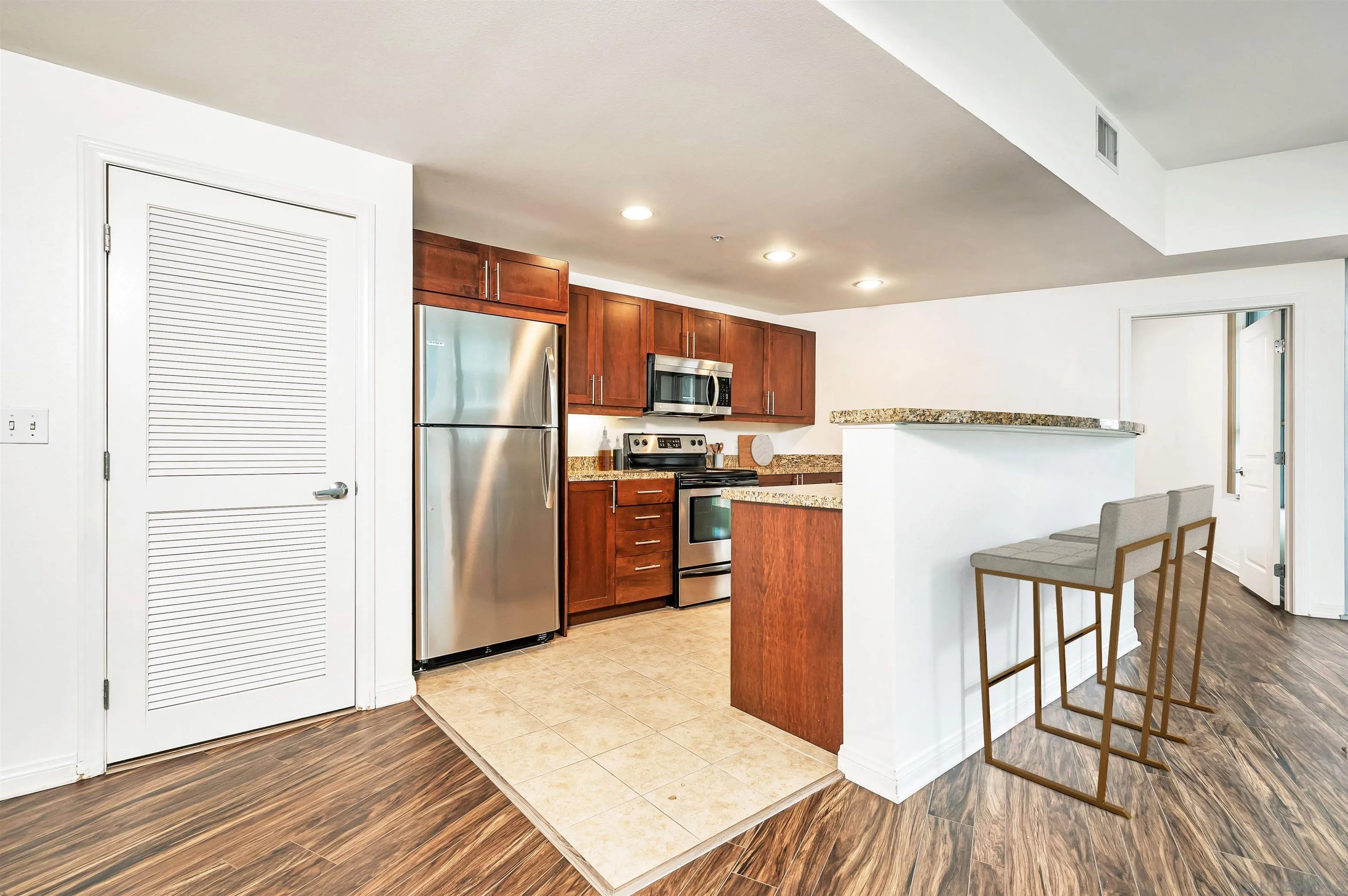 Photo #3: 250035219 Listing 