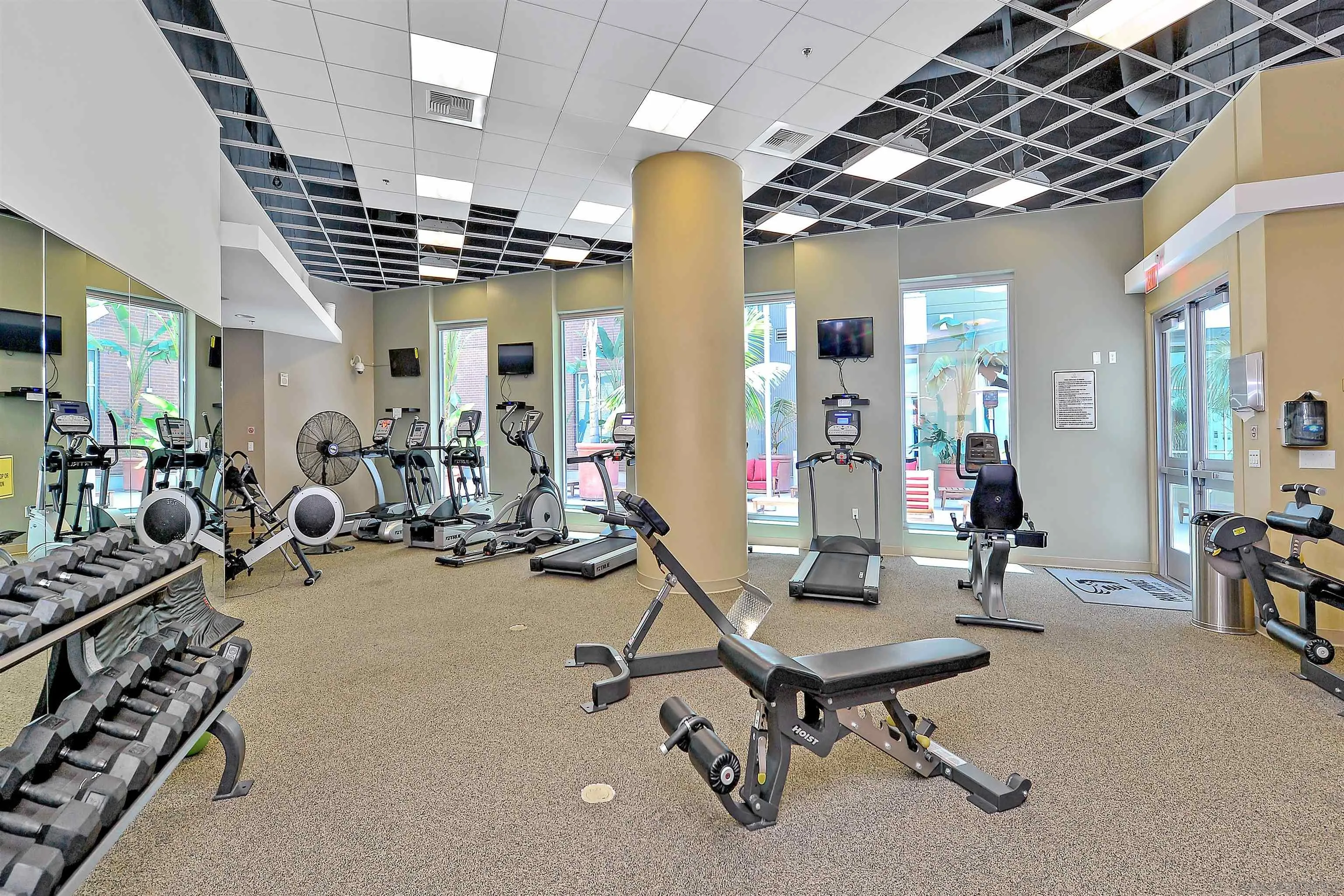 https://cdn.realtyfeed.com/cdn/127/250035219/a43aaa5d7eb69d0e1f63bab446eca2a5.webp