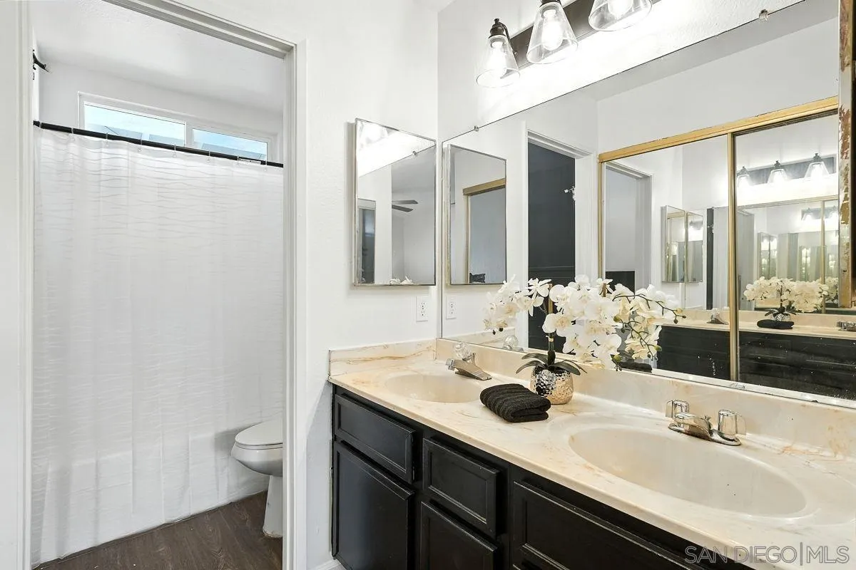 https://cdn.realtyfeed.com/cdn/127/250035222/b5f11e8aac65a5c738f69d8d40271f62.webp
