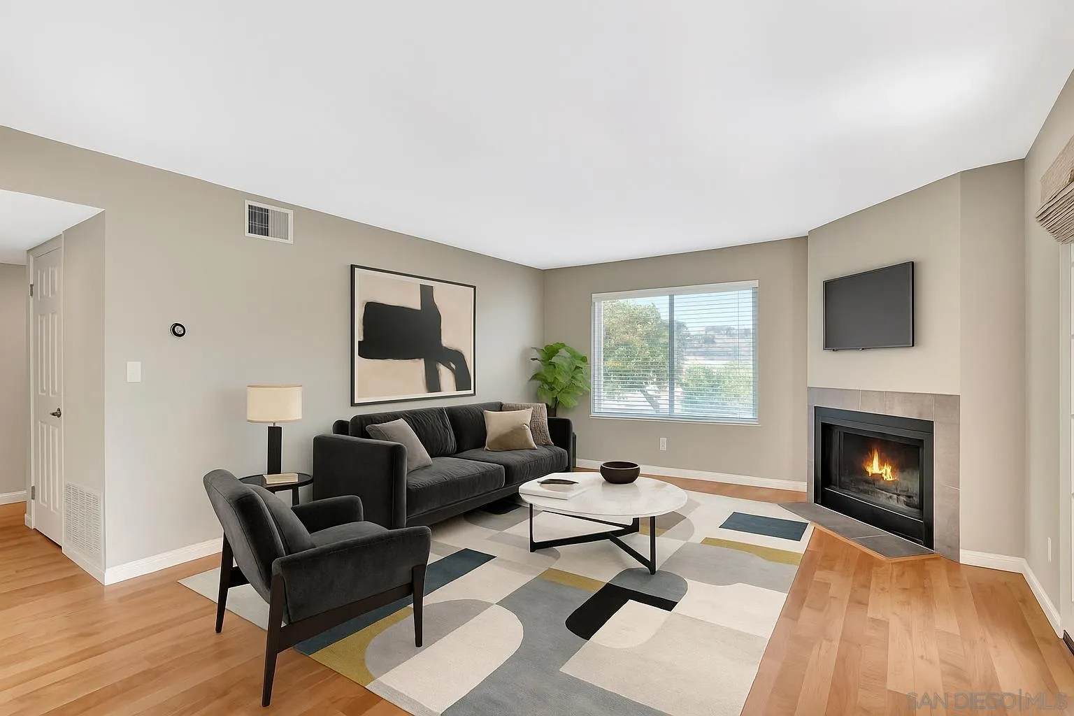 Photo #2: 250035225 Listing 