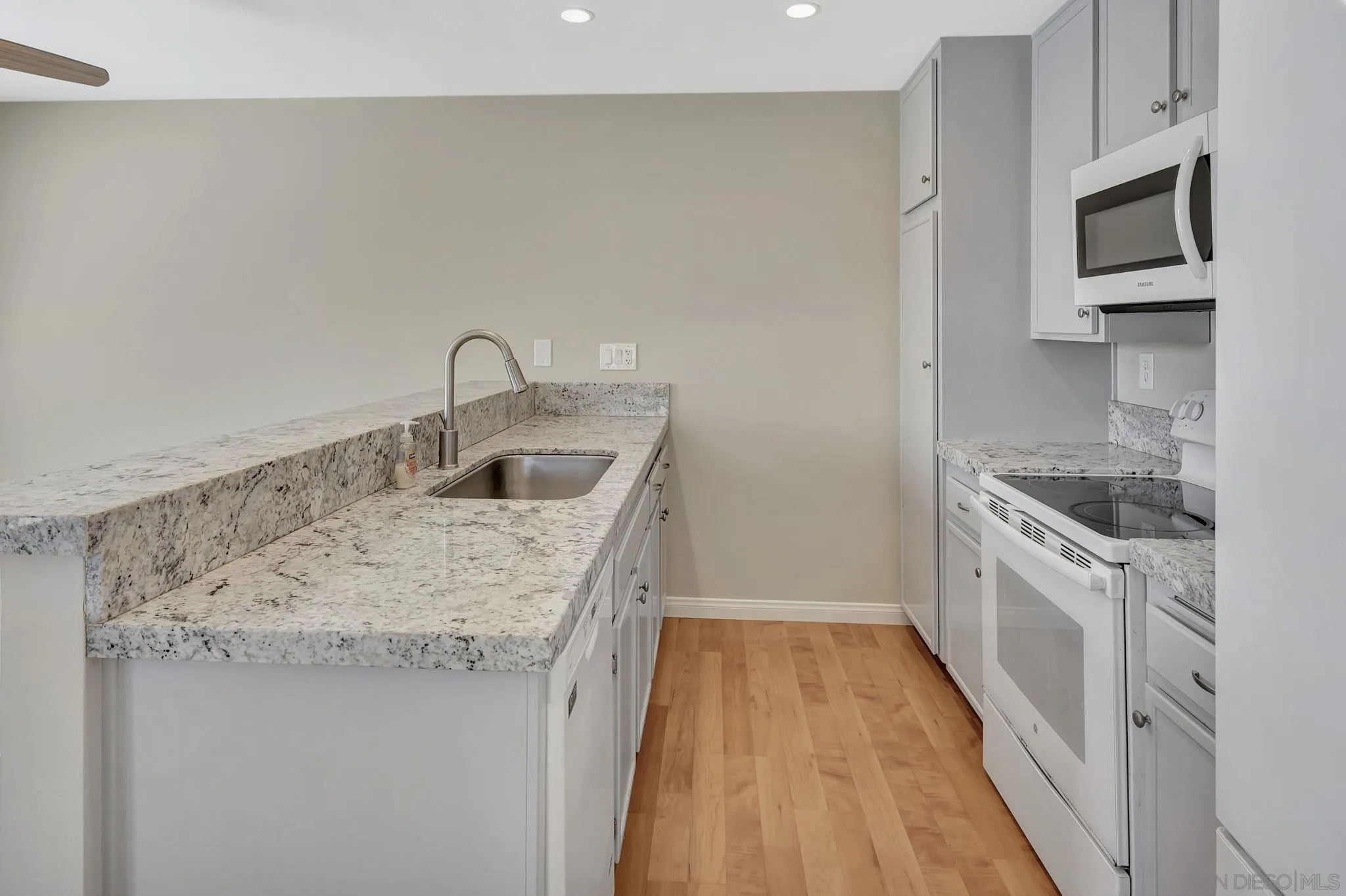 Photo #8: 250035225 Listing: Photo #8
