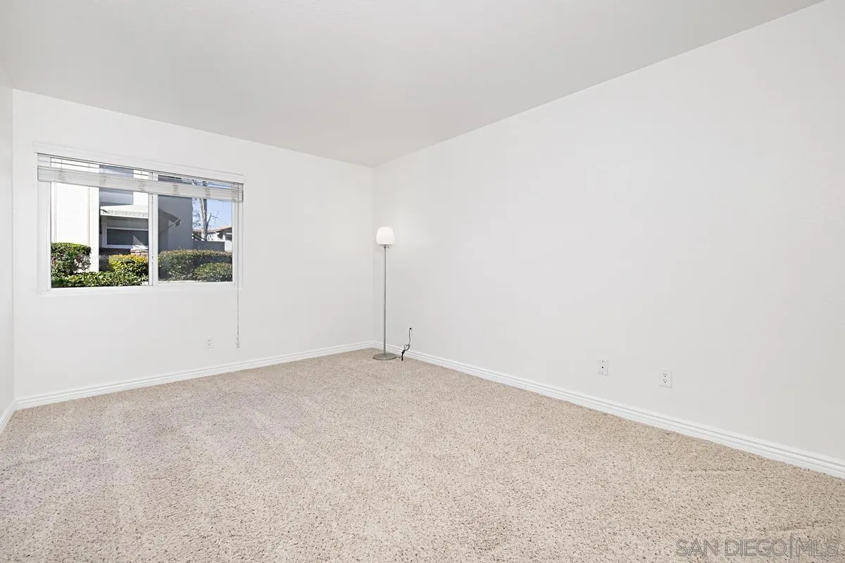 Photo #17: 250035239 Listing: Photo #17