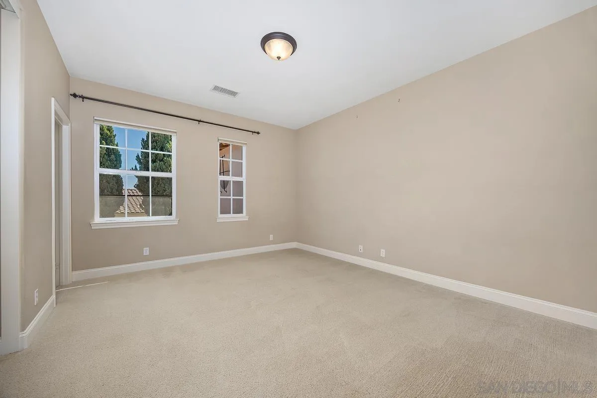 https://cdn.realtyfeed.com/cdn/127/250035247/1a1ccd3a73748e4f6f43e554299c46c8.webp