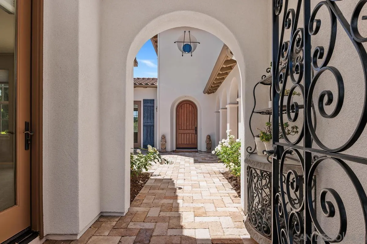https://cdn.realtyfeed.com/cdn/127/250035247/b423b54d34623b83b096b70c3fee4104.webp