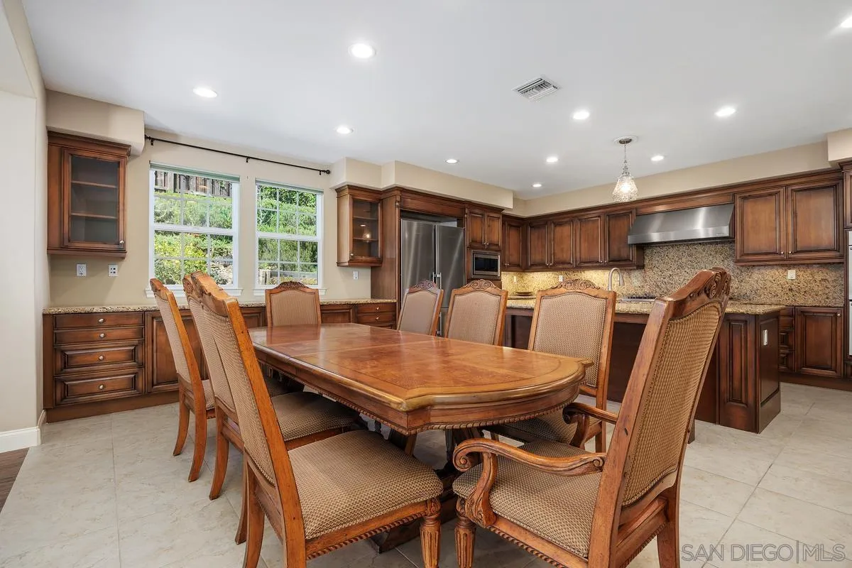 https://cdn.realtyfeed.com/cdn/127/250035247/e82dba310d1bbe32412f334981c541fa.webp