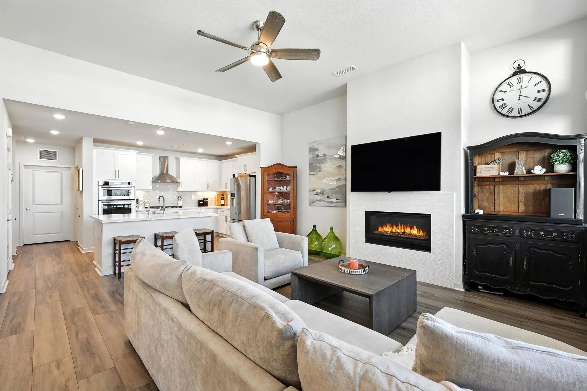 https://cdn.realtyfeed.com/cdn/127/250035250/3313d3bb5b4c6ef89e354455446800c6.webp