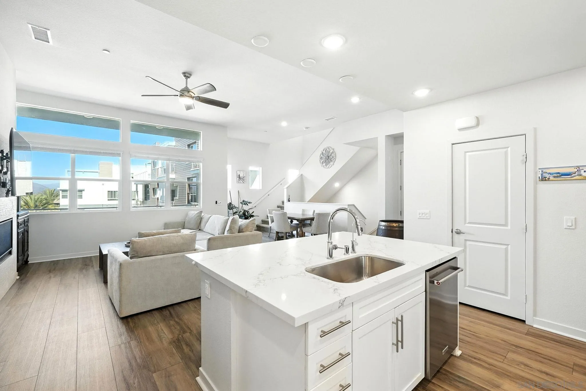 https://cdn.realtyfeed.com/cdn/127/250035250/5b0e699388f04ec8b8133a1834d9df27.webp
