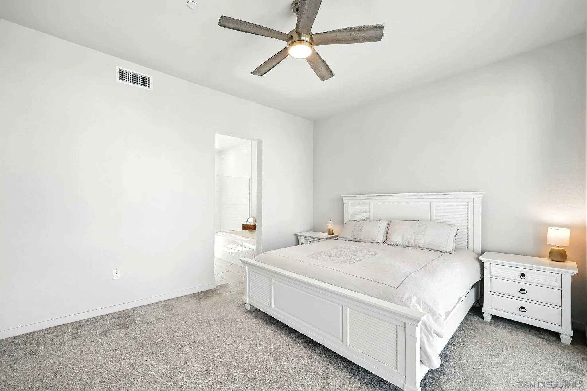 https://cdn.realtyfeed.com/cdn/127/250035250/5c4cf7e08a096e06ca91b22b4c326776.webp