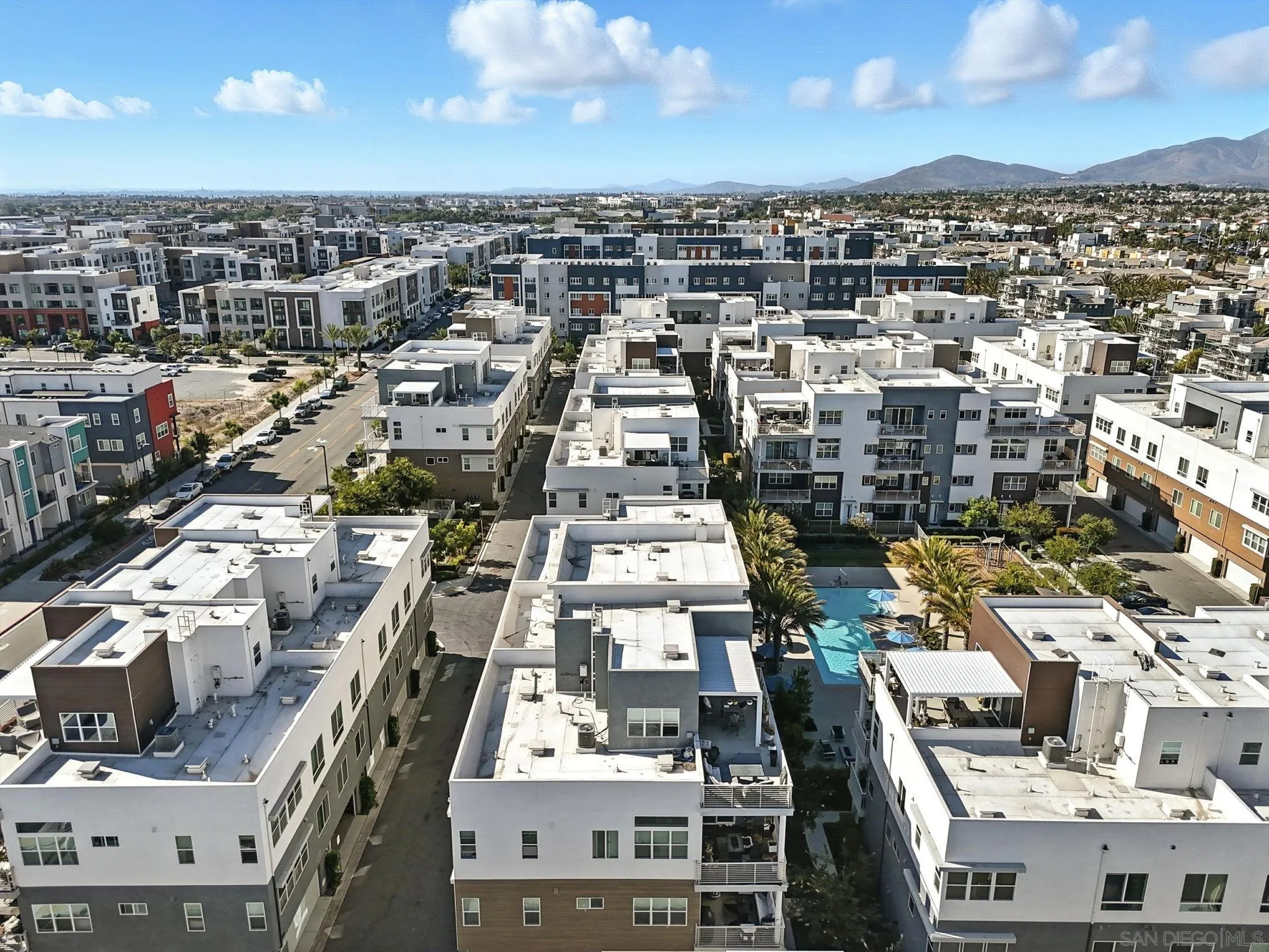 https://cdn.realtyfeed.com/cdn/127/250035250/7d8fad73ee43f94dde1e53851675f4e9.webp