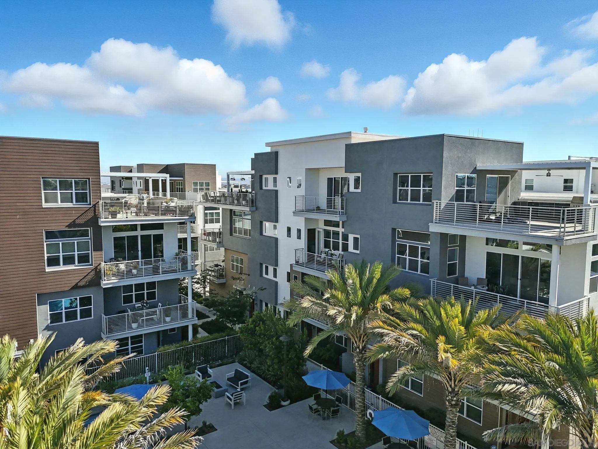 https://cdn.realtyfeed.com/cdn/127/250035250/82a704b67cfb1b7bb34d38be8bbb3917.webp