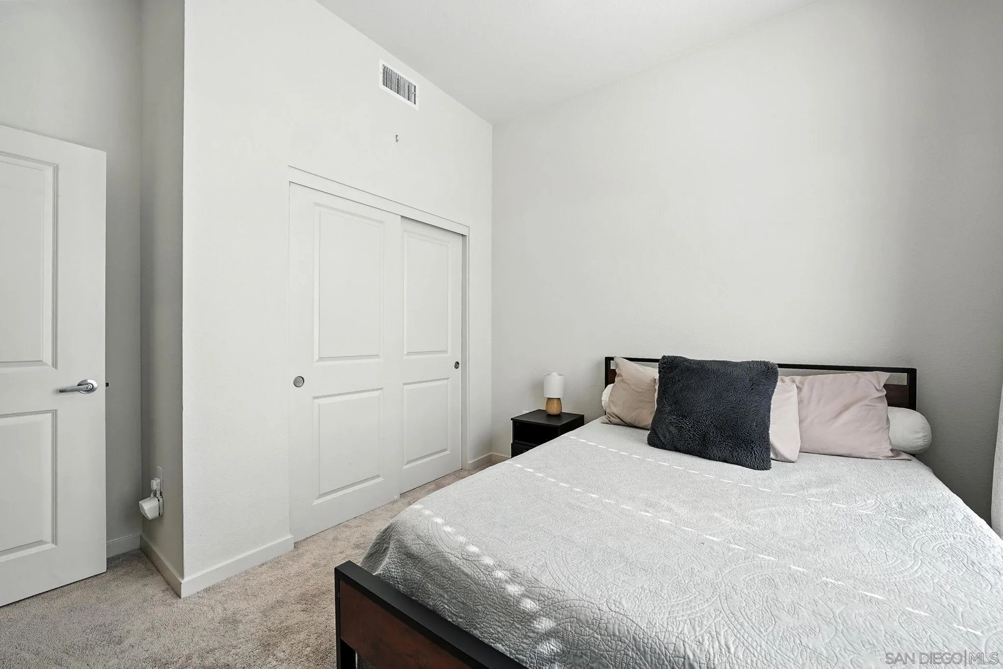https://cdn.realtyfeed.com/cdn/127/250035250/85bcd4390a6e720fc4765fc4f8ebf6bf.webp