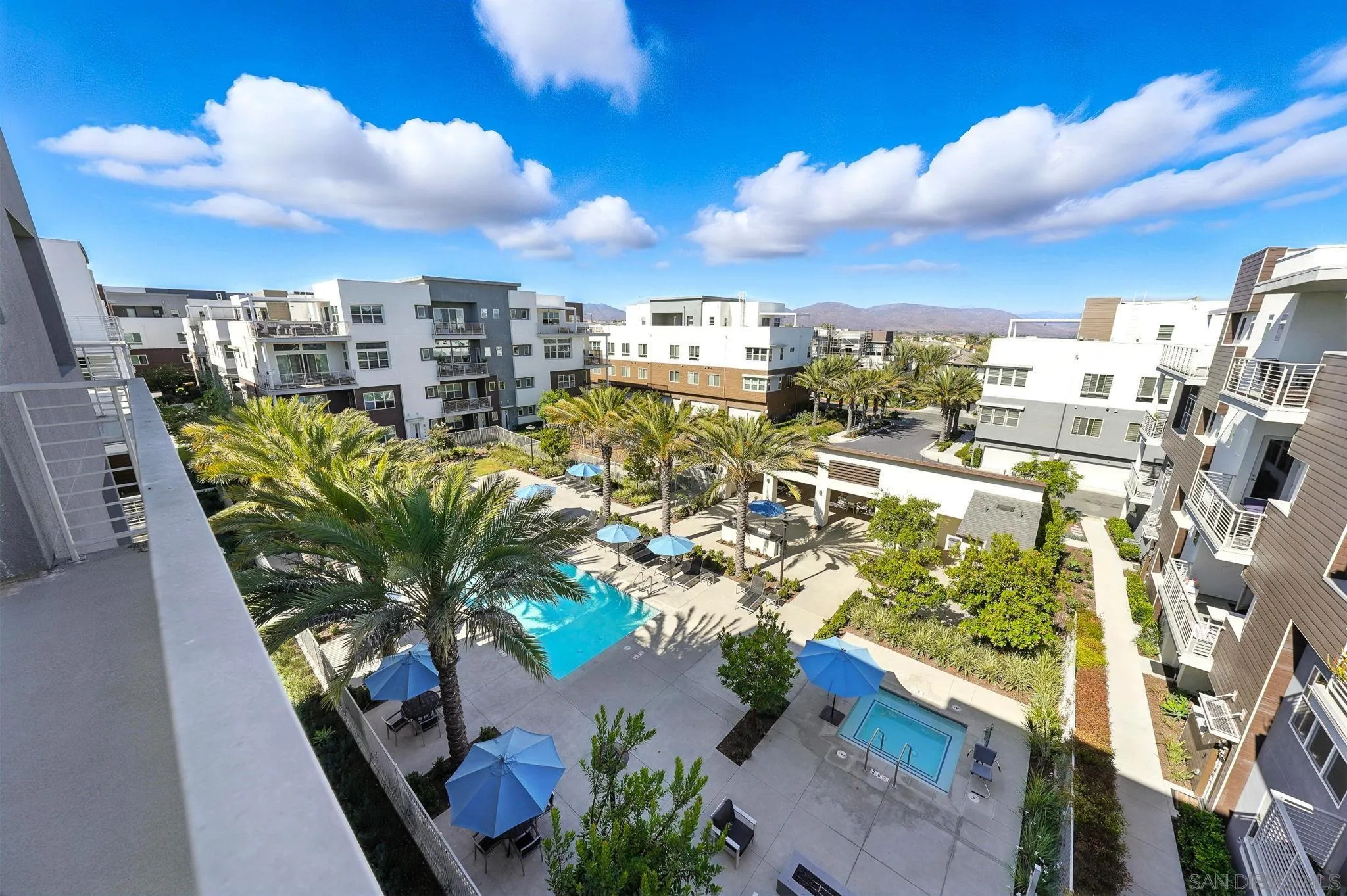 https://cdn.realtyfeed.com/cdn/127/250035250/9bdce493e430453043747432a9db4848.webp
