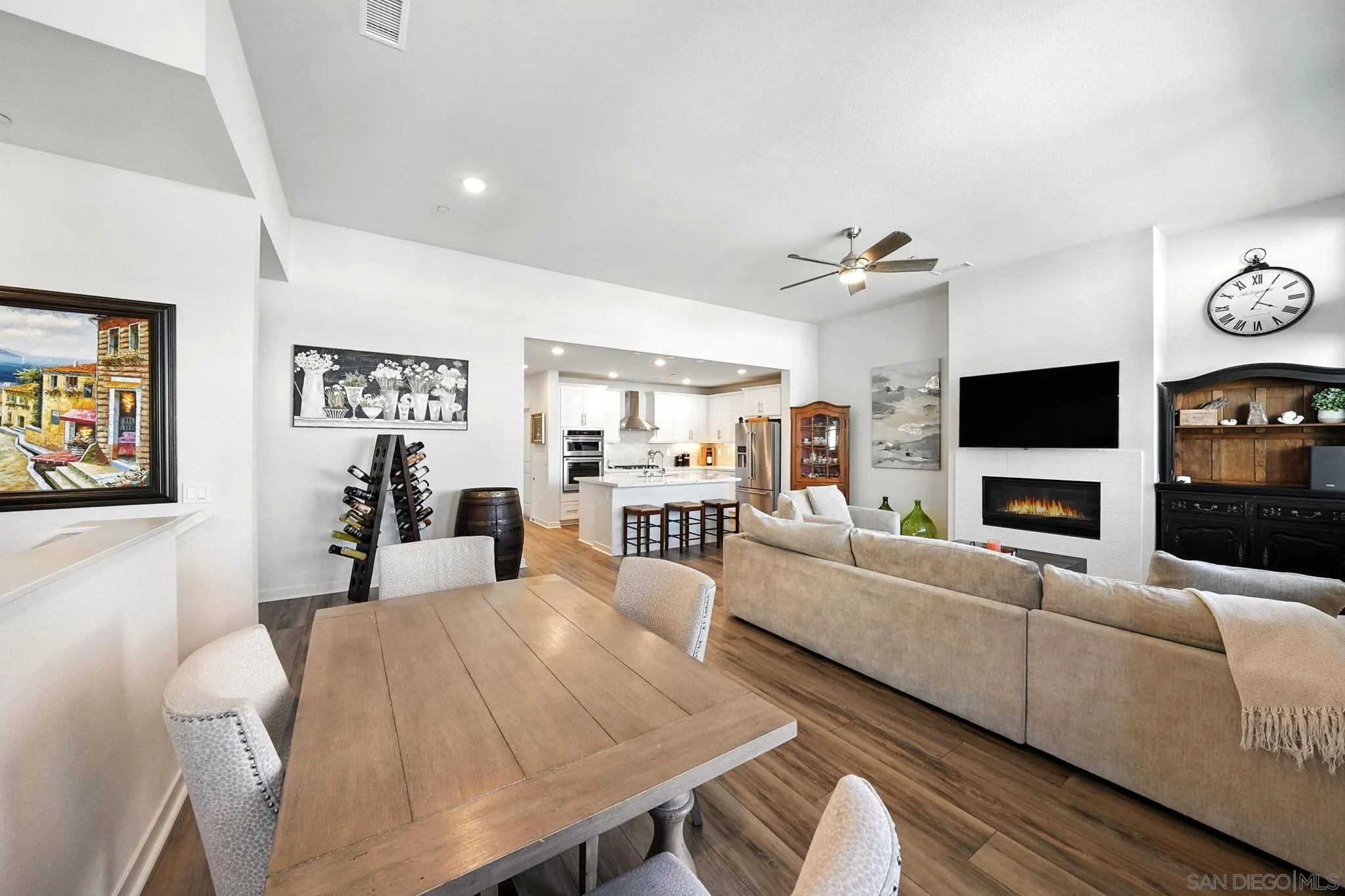 https://cdn.realtyfeed.com/cdn/127/250035250/a7cafb9142380dec0707c9808b00d836.webp