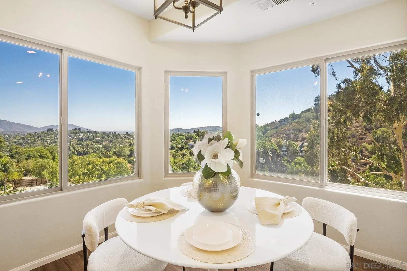 https://cdn.realtyfeed.com/cdn/127/250035255/3f2821e9cd2473b59ea0eb93502835e8.webp