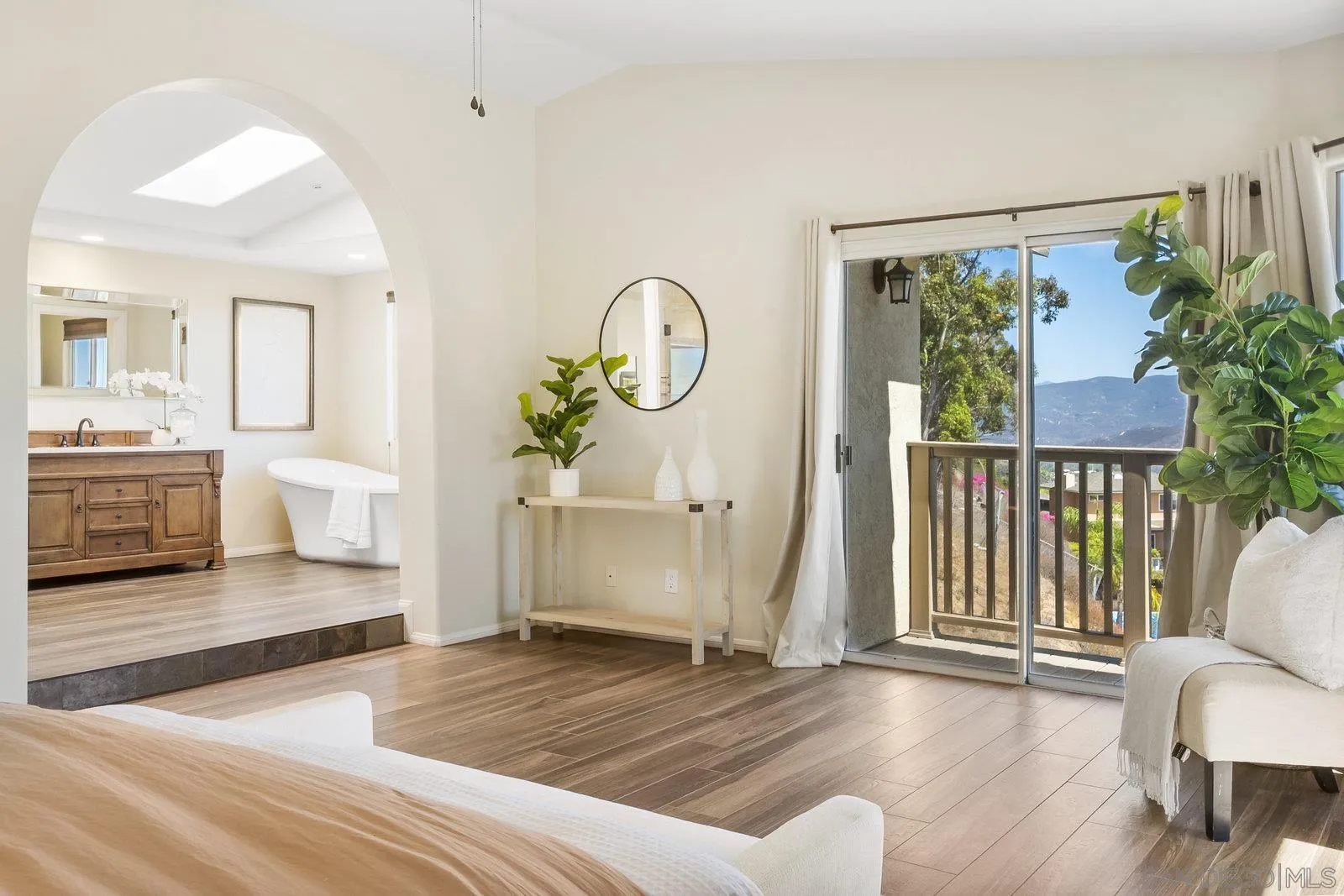 https://cdn.realtyfeed.com/cdn/127/250035255/a801e313225c36dbf37065b51f1ad8db.webp