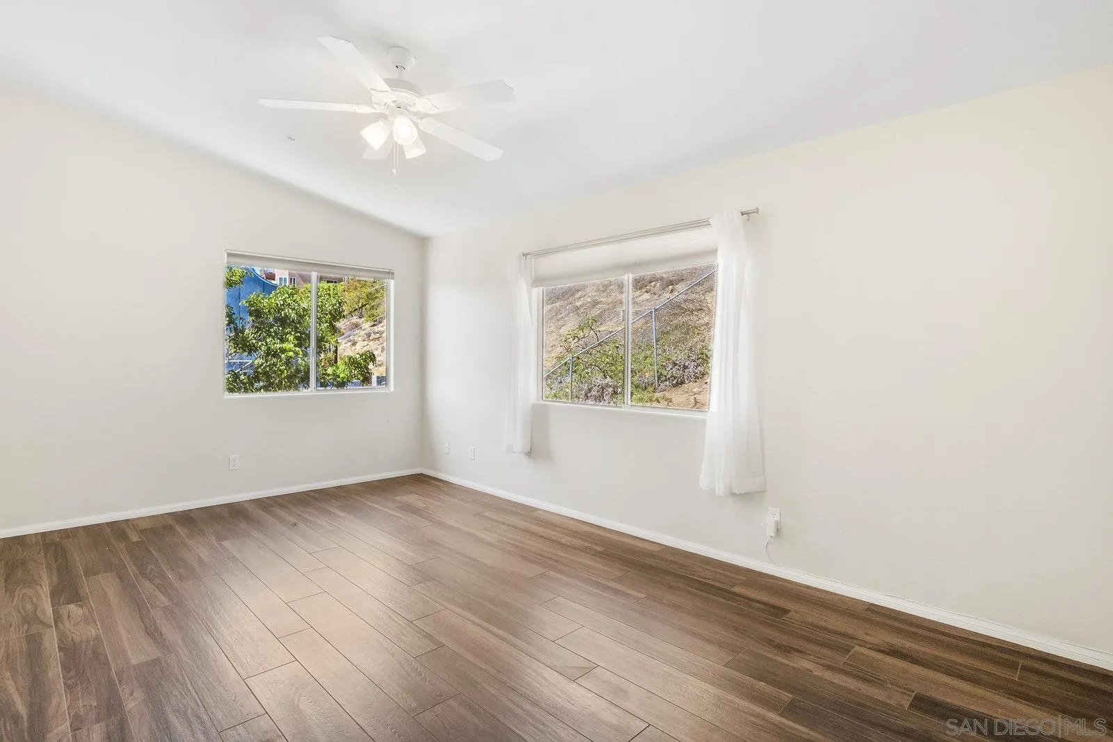 https://cdn.realtyfeed.com/cdn/127/250035255/b133dda89ebd4e50ff37a85ae9261459.webp