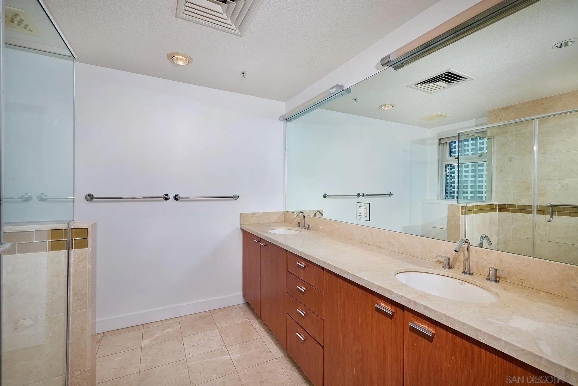 Photo #23: 250035258 Listing: Photo #23