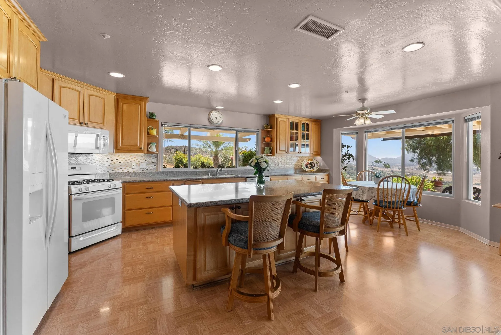 https://cdn.realtyfeed.com/cdn/127/250035270/1256f1d9bfabfcf9bd57e5527bd6e44d.webp