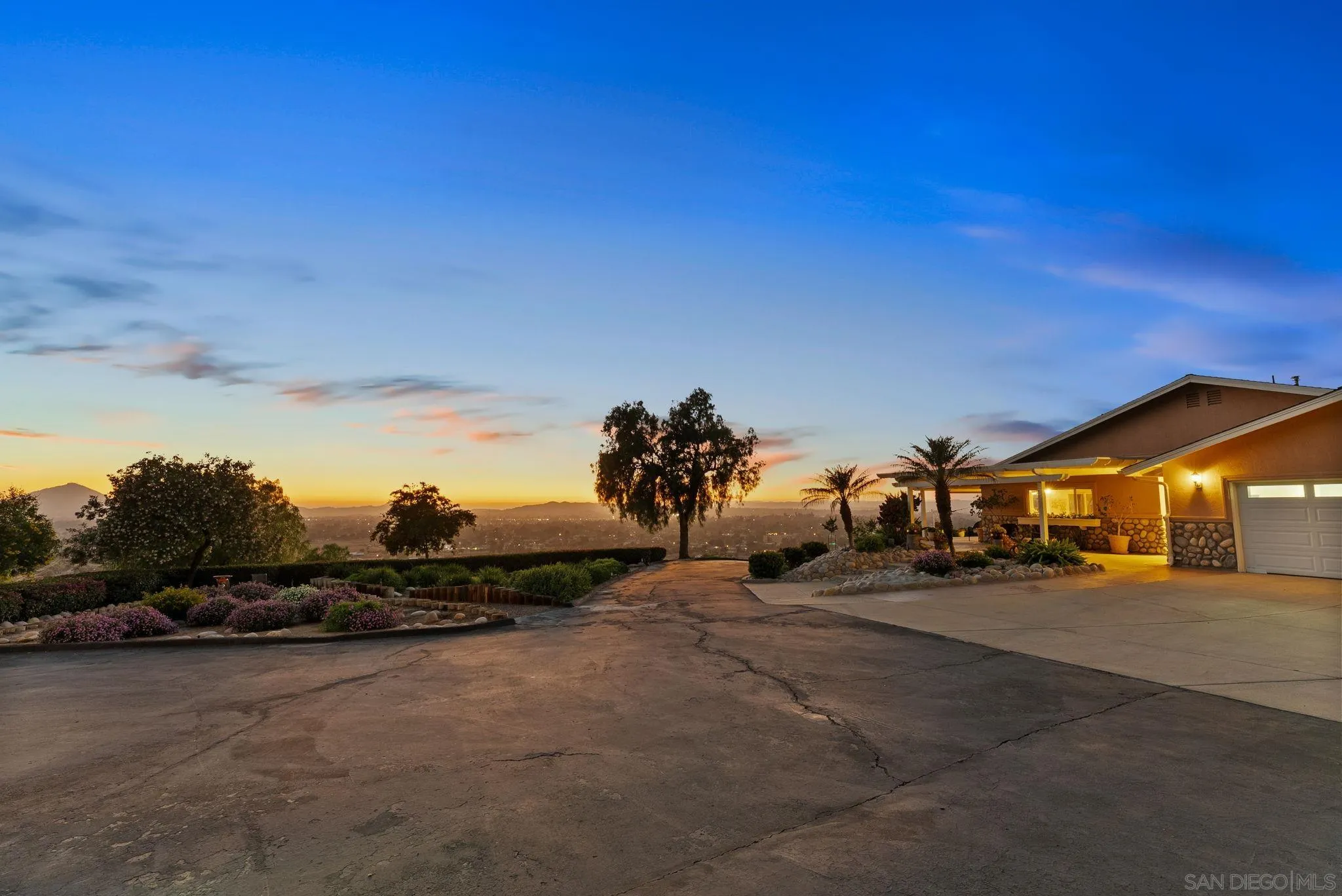 https://cdn.realtyfeed.com/cdn/127/250035270/3cff25d29ebedf6b108c5413c077efe6.webp