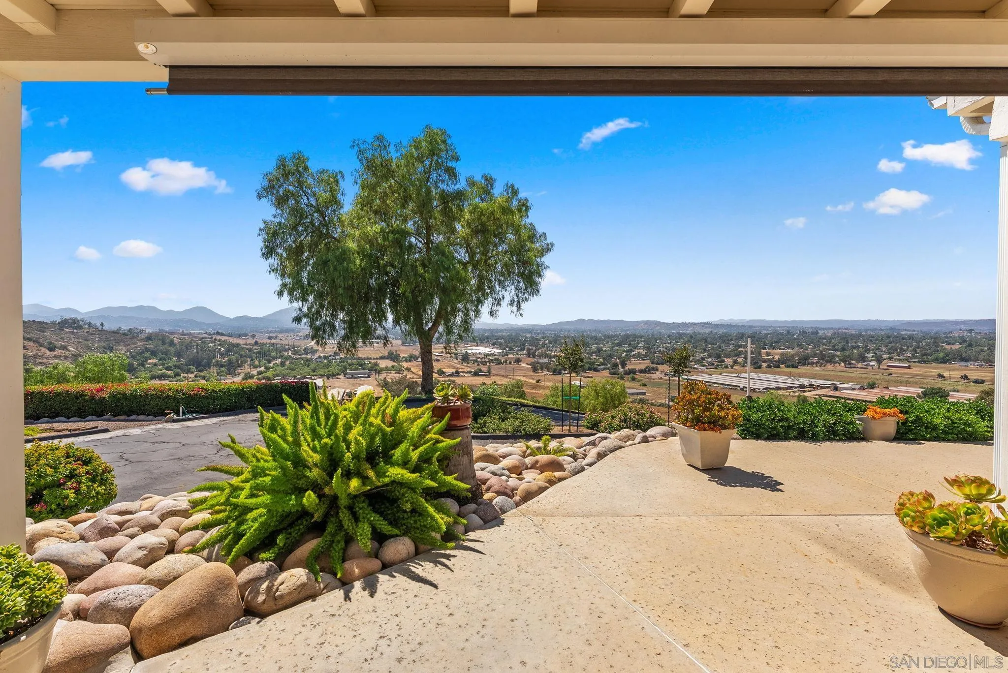 https://cdn.realtyfeed.com/cdn/127/250035270/a2fb781f6e59076dc0a4837a5b49695c.webp