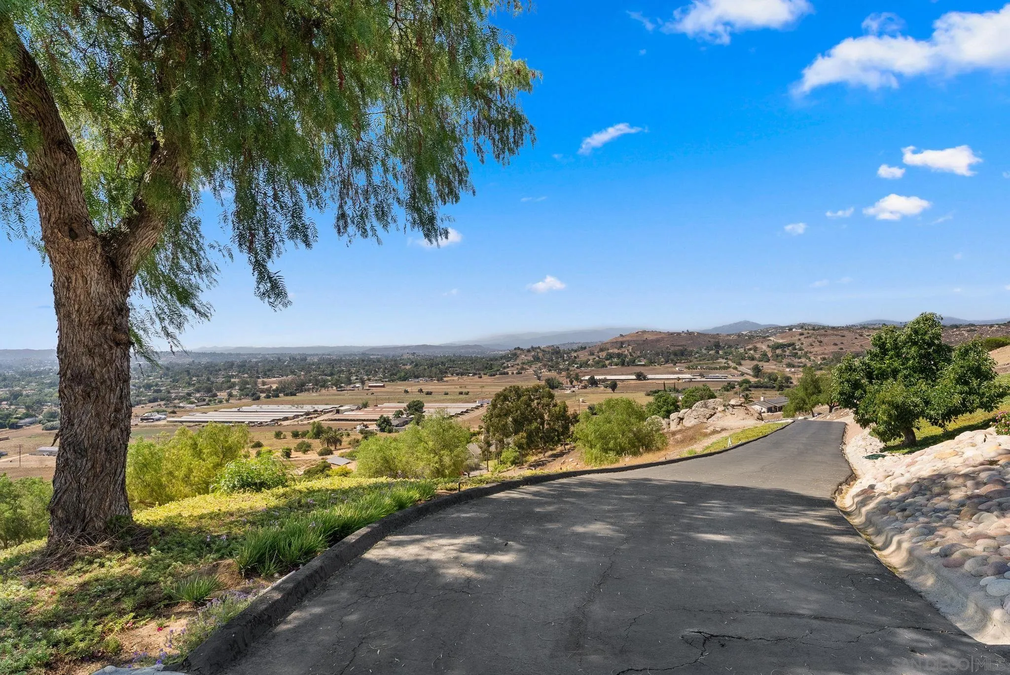 https://cdn.realtyfeed.com/cdn/127/250035270/a9cf07c066a0a323842f06eb8ec313ec.webp