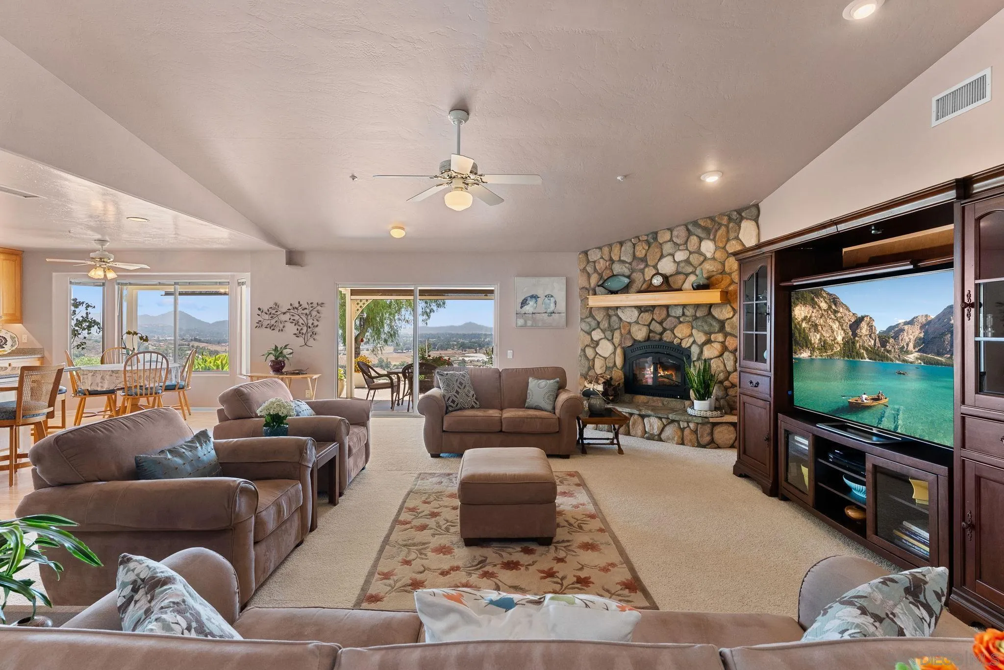 https://cdn.realtyfeed.com/cdn/127/250035270/bbfaef26848aeffa9211e443d97ccf5f.webp