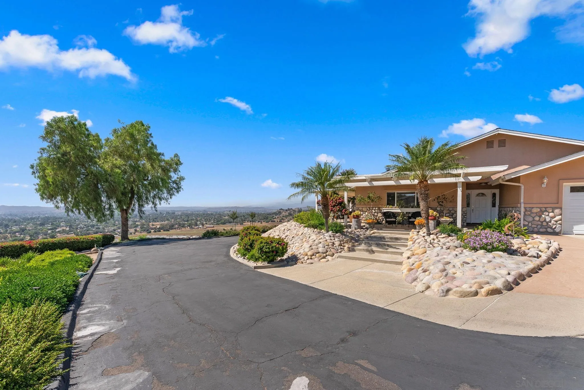 https://cdn.realtyfeed.com/cdn/127/250035270/d68c510179899f4856bfa89932927689.webp