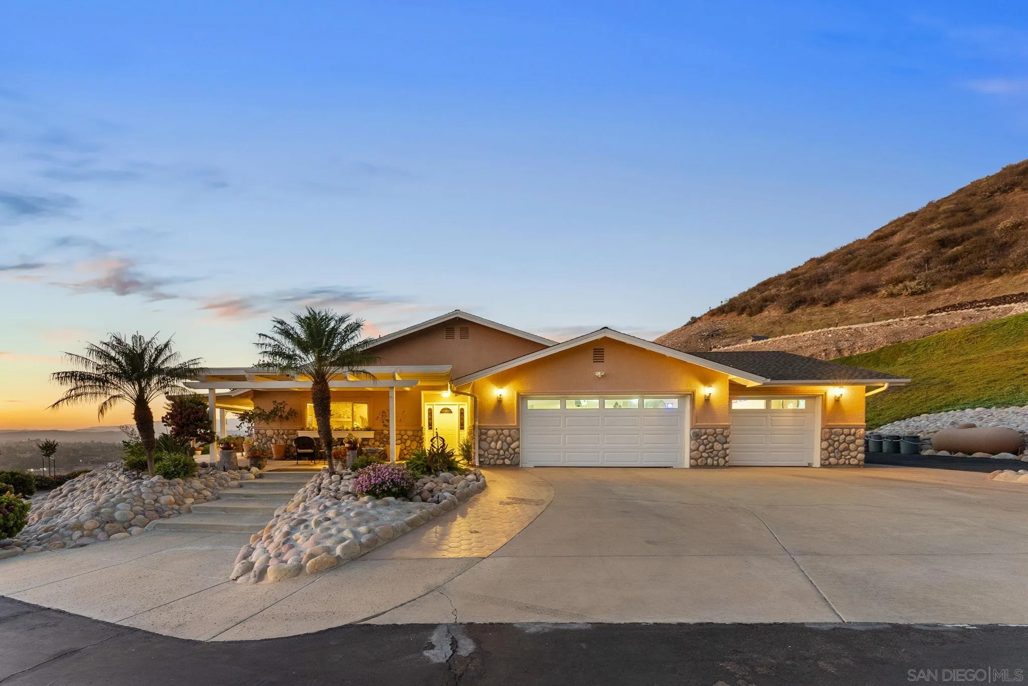https://cdn.realtyfeed.com/cdn/127/250035270/f522789668198ae7d423f5e300bb977d.webp