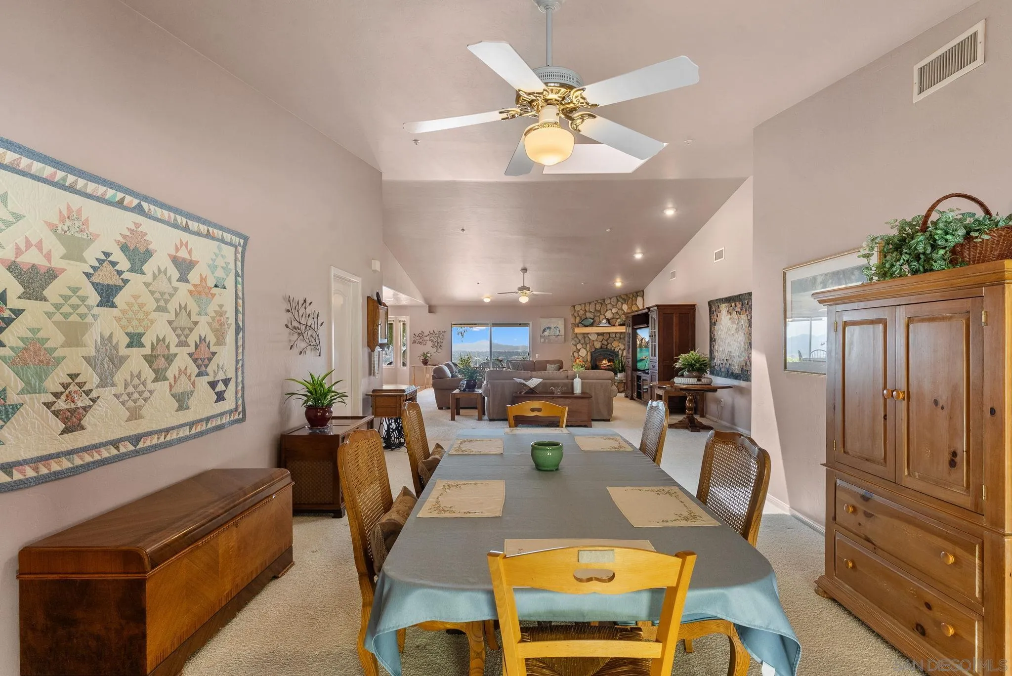 https://cdn.realtyfeed.com/cdn/127/250035270/f6fad1a164d731d377119f7e4347ede6.webp