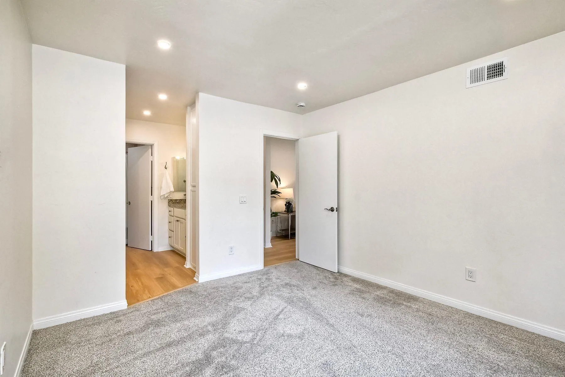 Photo #22: 250035274 Listing: Photo #22