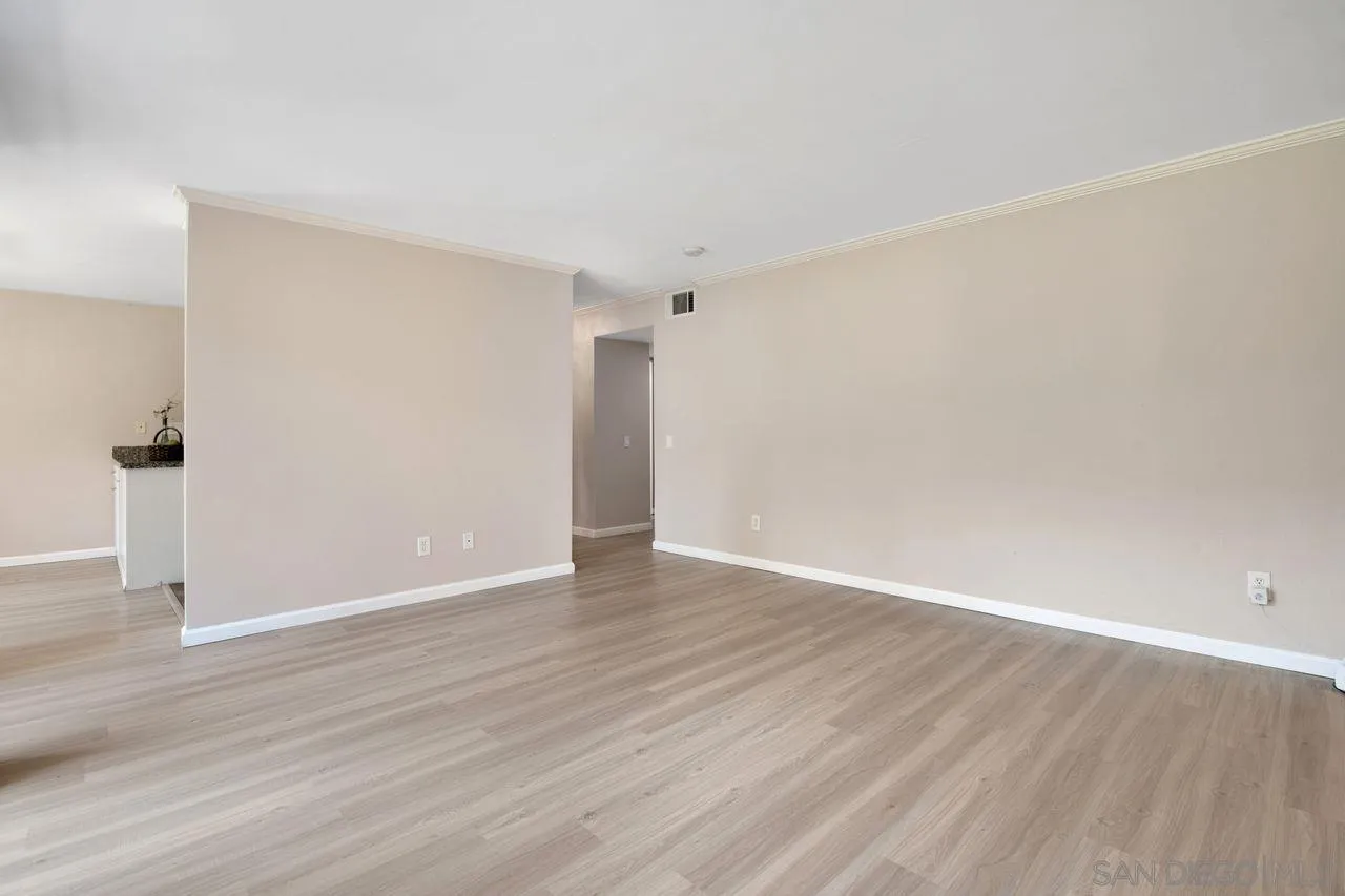 Photo #10: 250035277 Listing: Photo #10