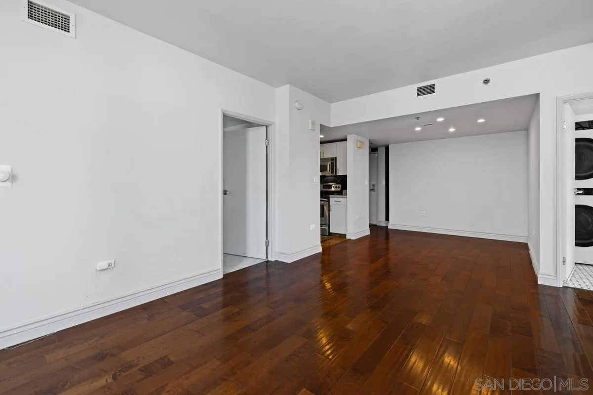 Photo #8: 250035282 Listing: Photo #8