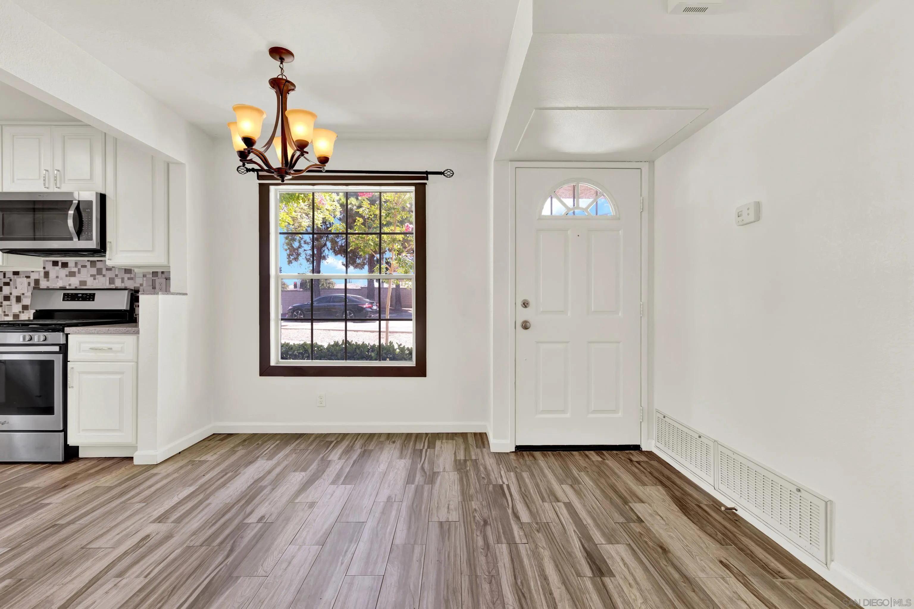 Photo #4: 250035309 Listing 