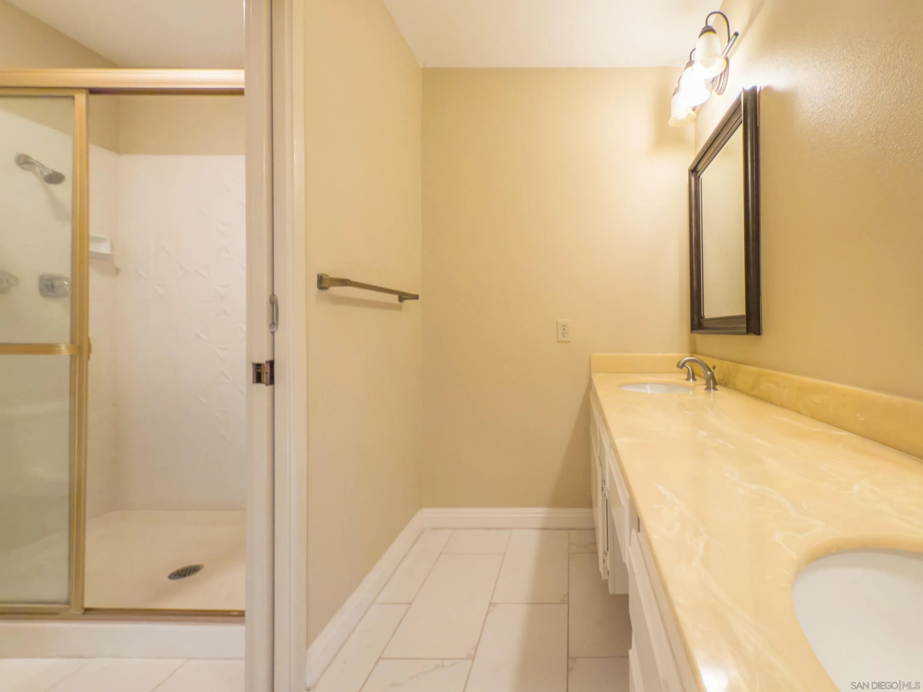 Photo #14: 250035318 Listing: Photo #14