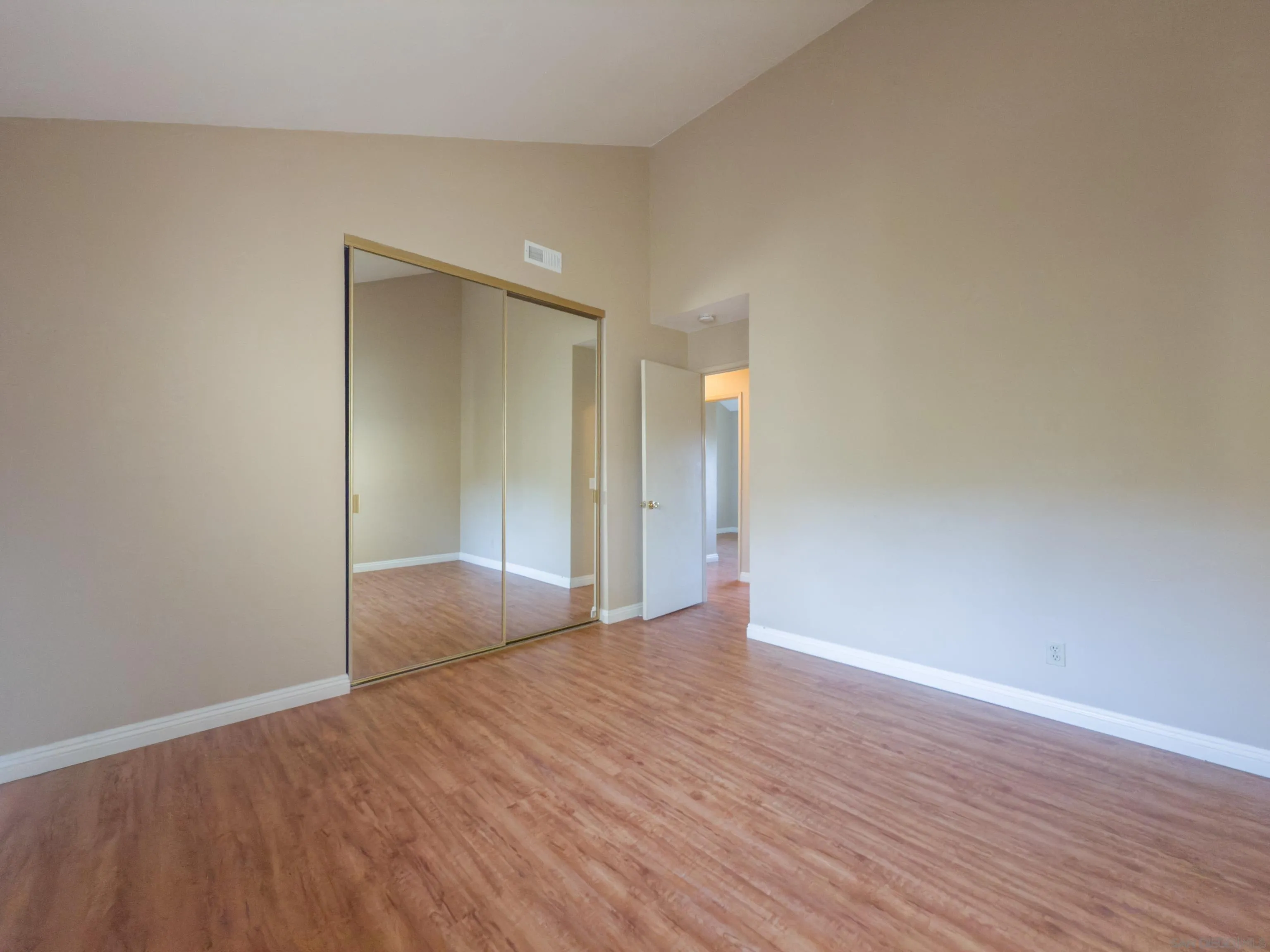 Photo #17: 250035318 Listing: Photo #17